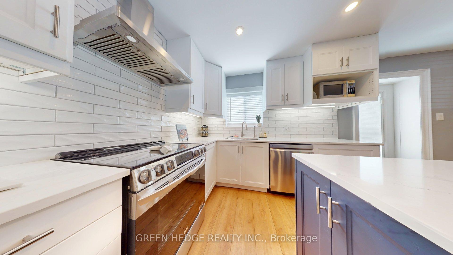Photo 7 of 66 Cliff Street, Toronto, Rockcliffe-Smythe — HOMEH