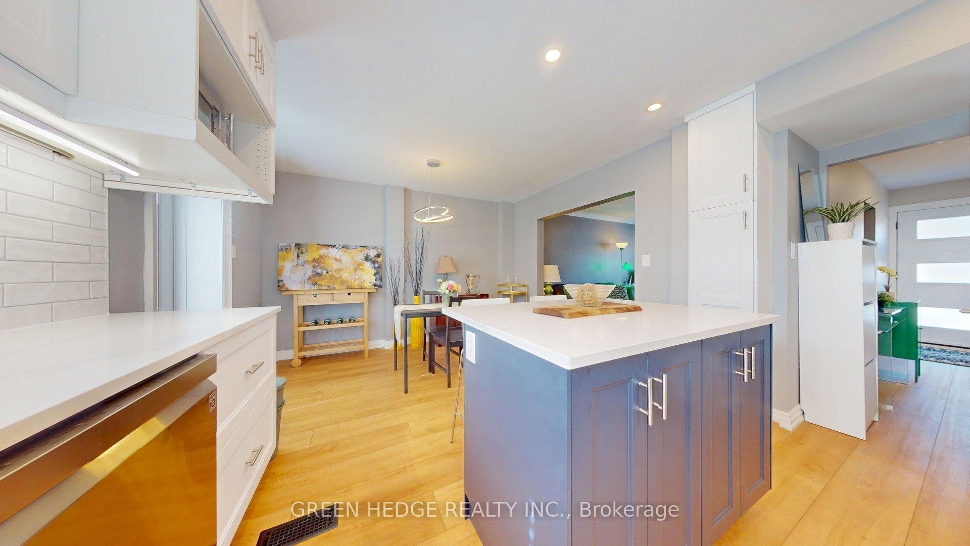 Photo 8 of 66 Cliff Street, Toronto, Rockcliffe-Smythe — HOMEH