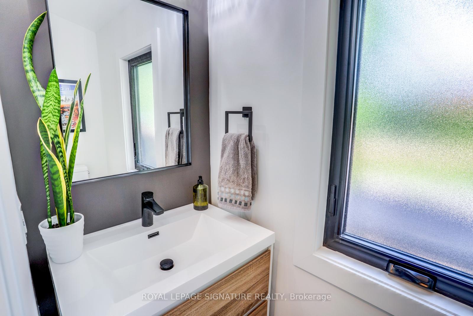 Photo 17 of 50 Rosedale Avenue W, Brampton, Downtown Brampton — HOMEH