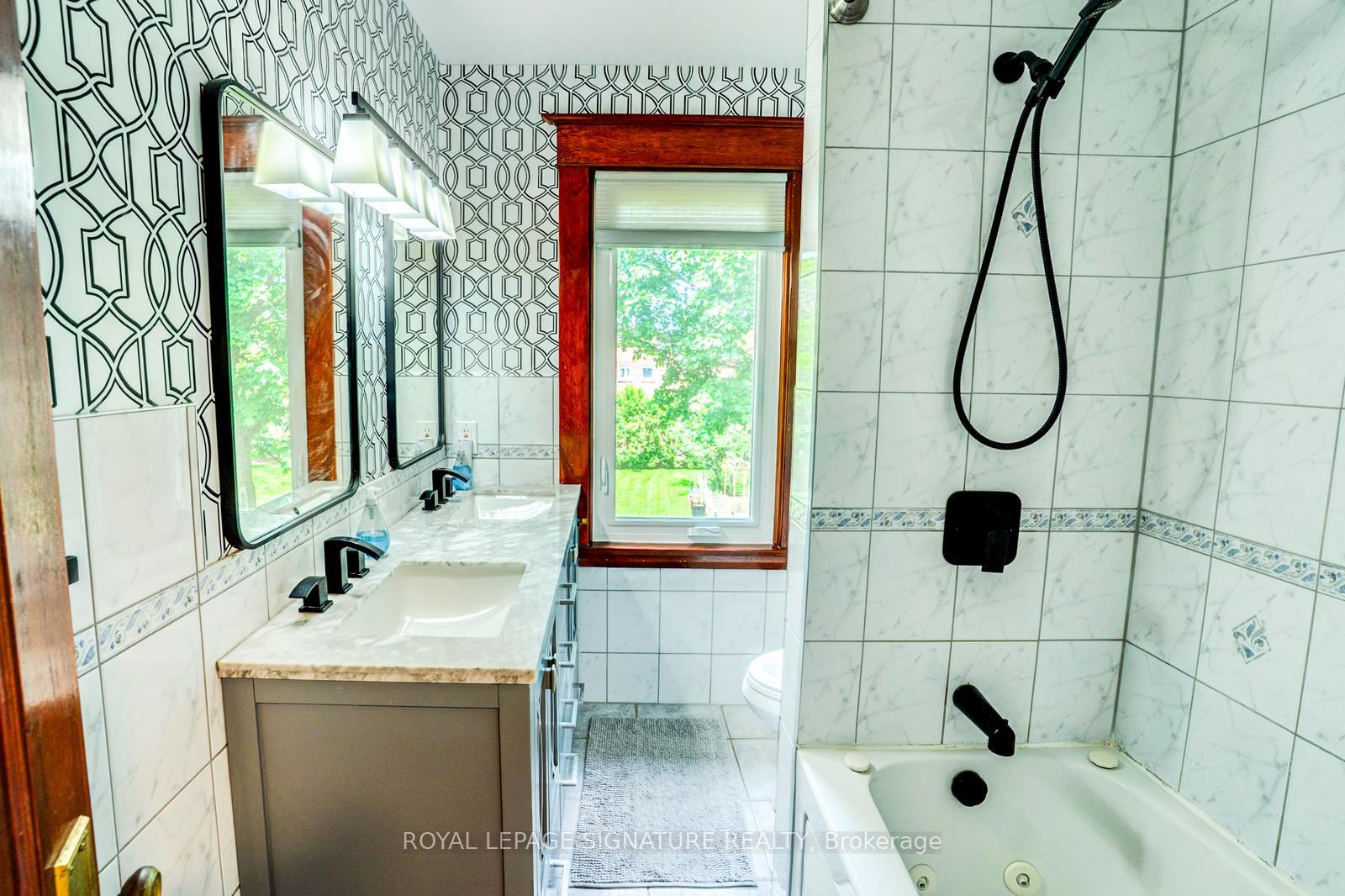 Photo 21 of 50 Rosedale Avenue W, Brampton, Downtown Brampton — HOMEH