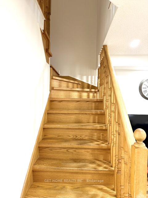 Photo 10 of 93 Tessler Crescent, Brampton, Brampton West — HOMEH