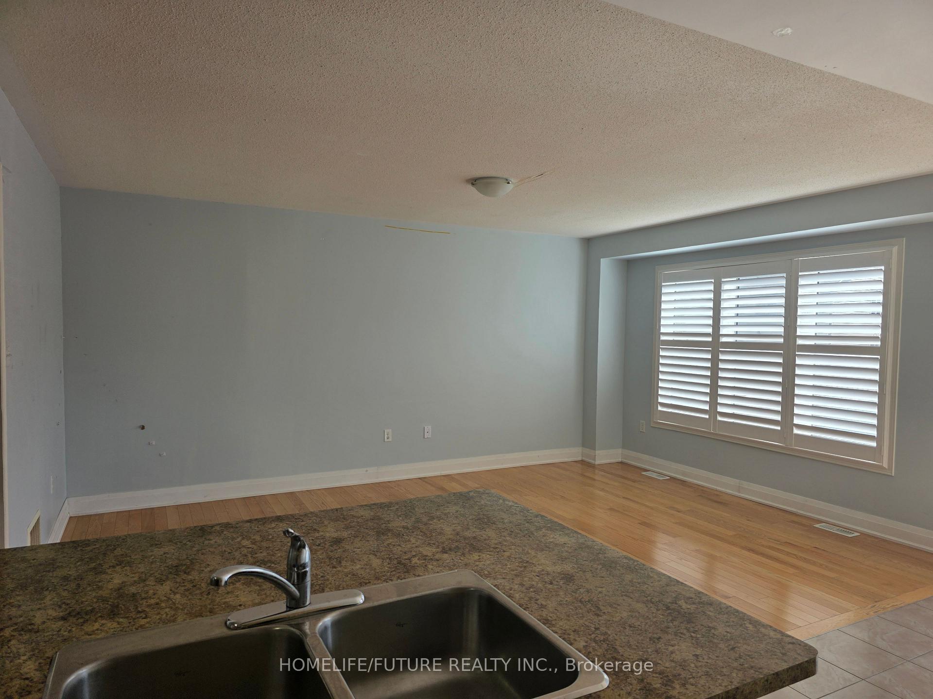 Photo 16 of 215 Windfields Farm Drive, Oshawa, Windfields — HOMEH