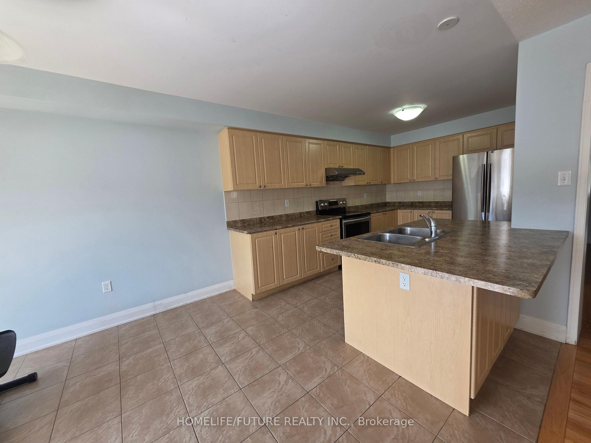 Photo 18 of 215 Windfields Farm Drive, Oshawa, Windfields — HOMEH