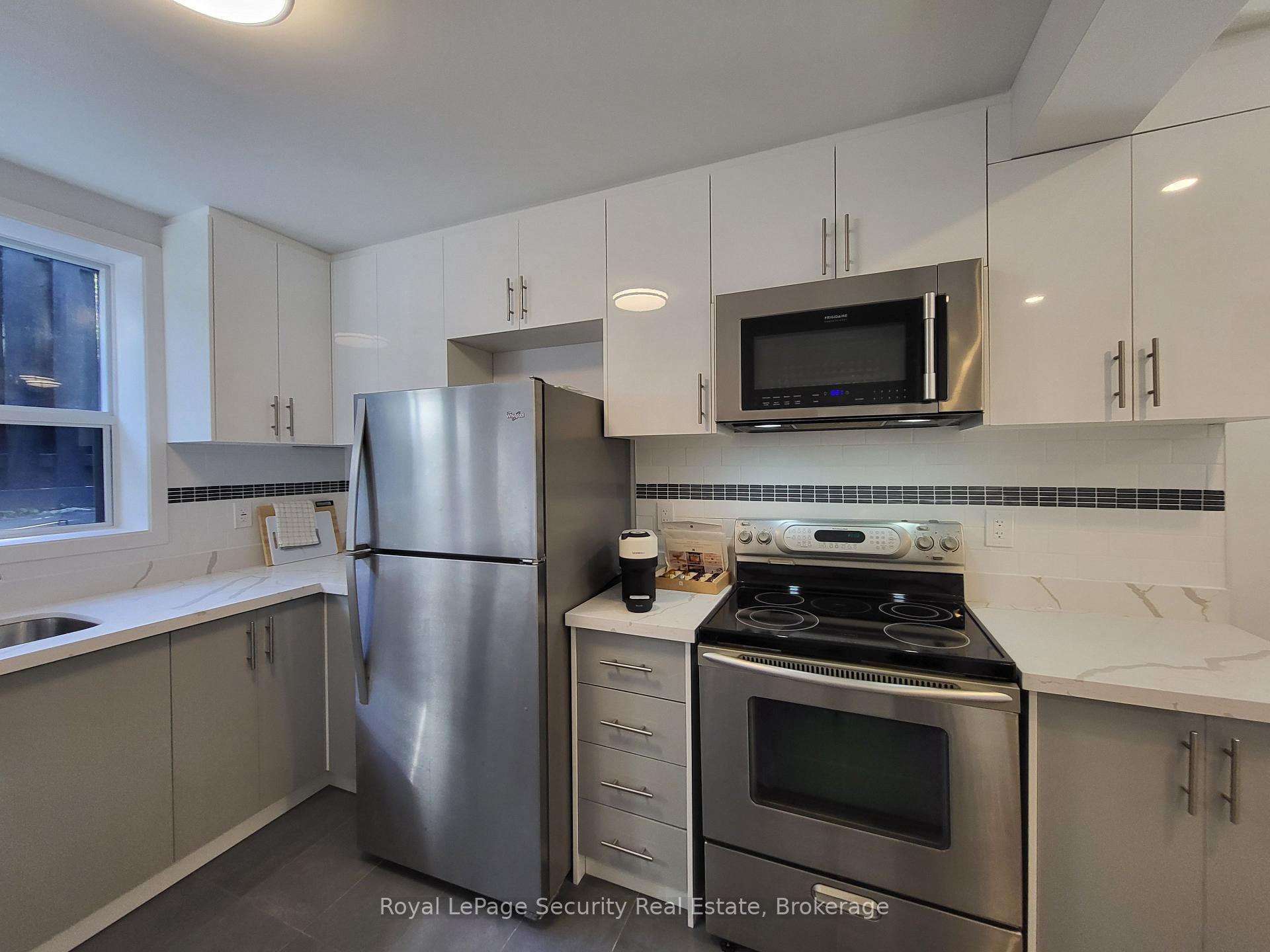 Photo 4 of Unit 2, 328 Lakeshore Road, Mississauga, Port Credit — HOMEH