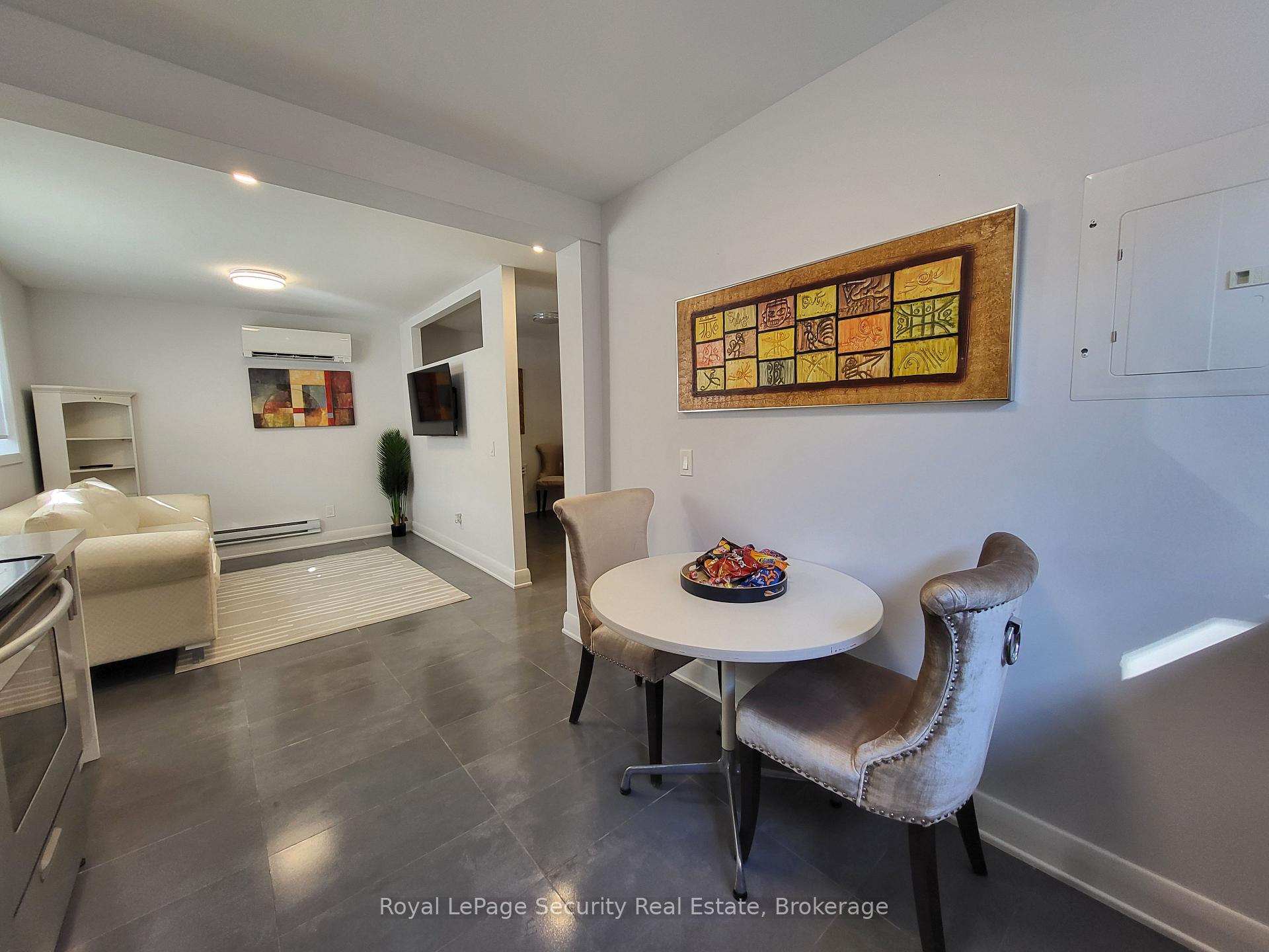 Photo 5 of Unit 2, 328 Lakeshore Road, Mississauga, Port Credit — HOMEH