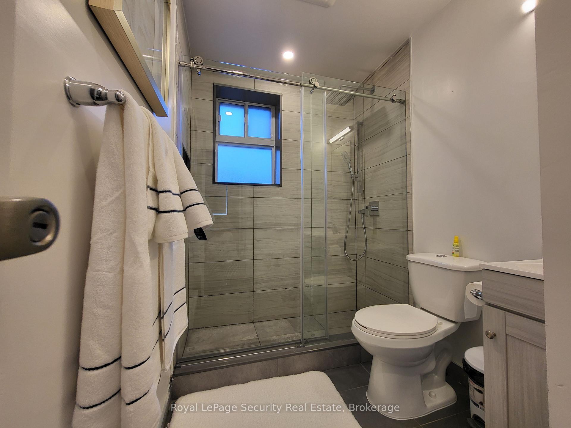 Photo 9 of Unit 2, 328 Lakeshore Road, Mississauga, Port Credit — HOMEH