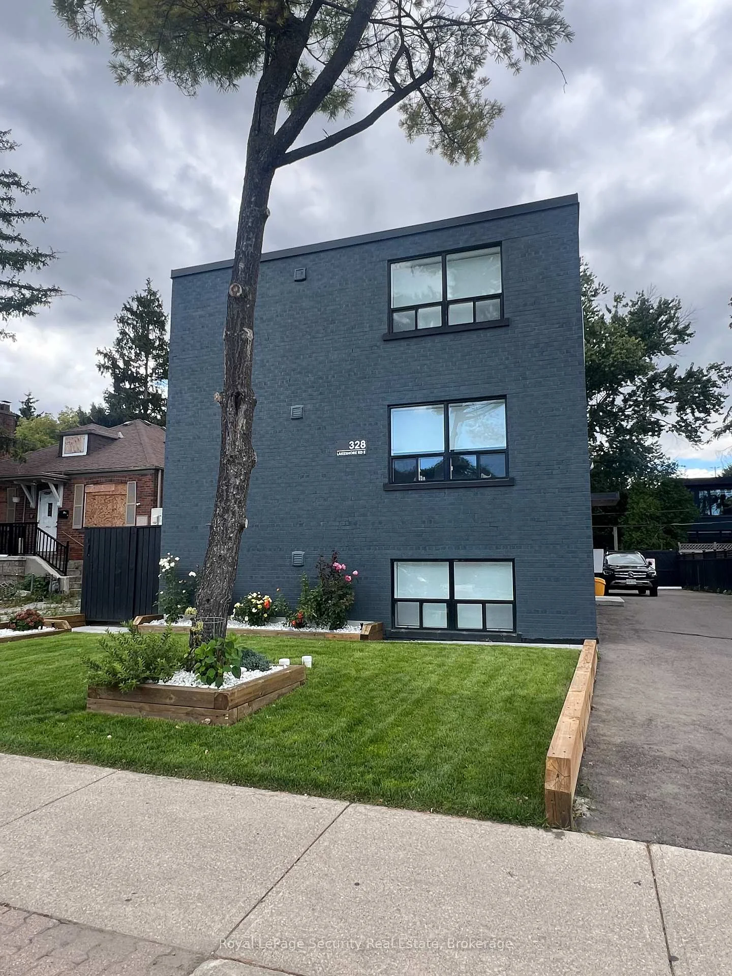 Photo 1 of Unit 2, 328 Lakeshore Road, Mississauga, Port Credit — HOMEH