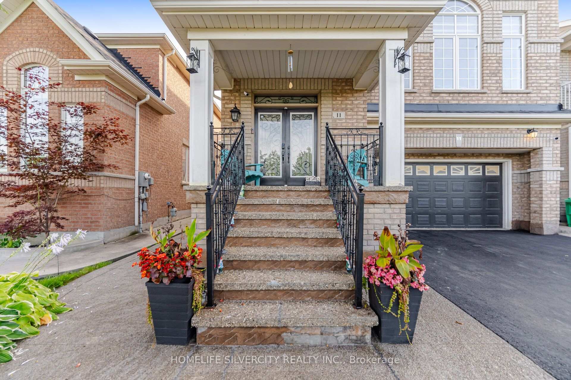 Photo 4 of 11 Swales Crescent, Brampton, Sandringham-Wellington — HOMEH