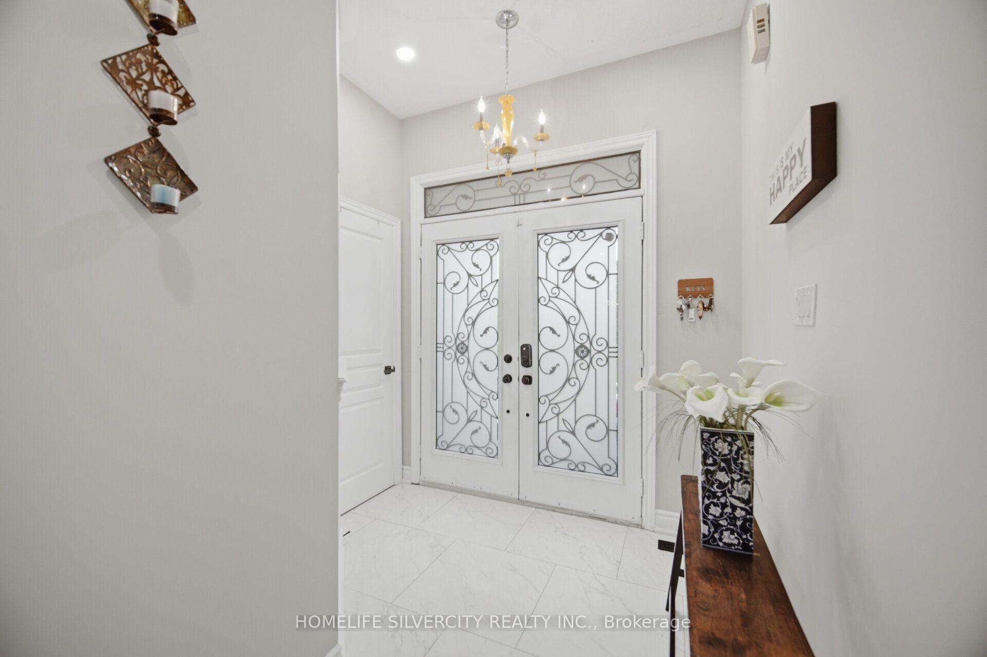 Photo 6 of 11 Swales Crescent, Brampton, Sandringham-Wellington — HOMEH