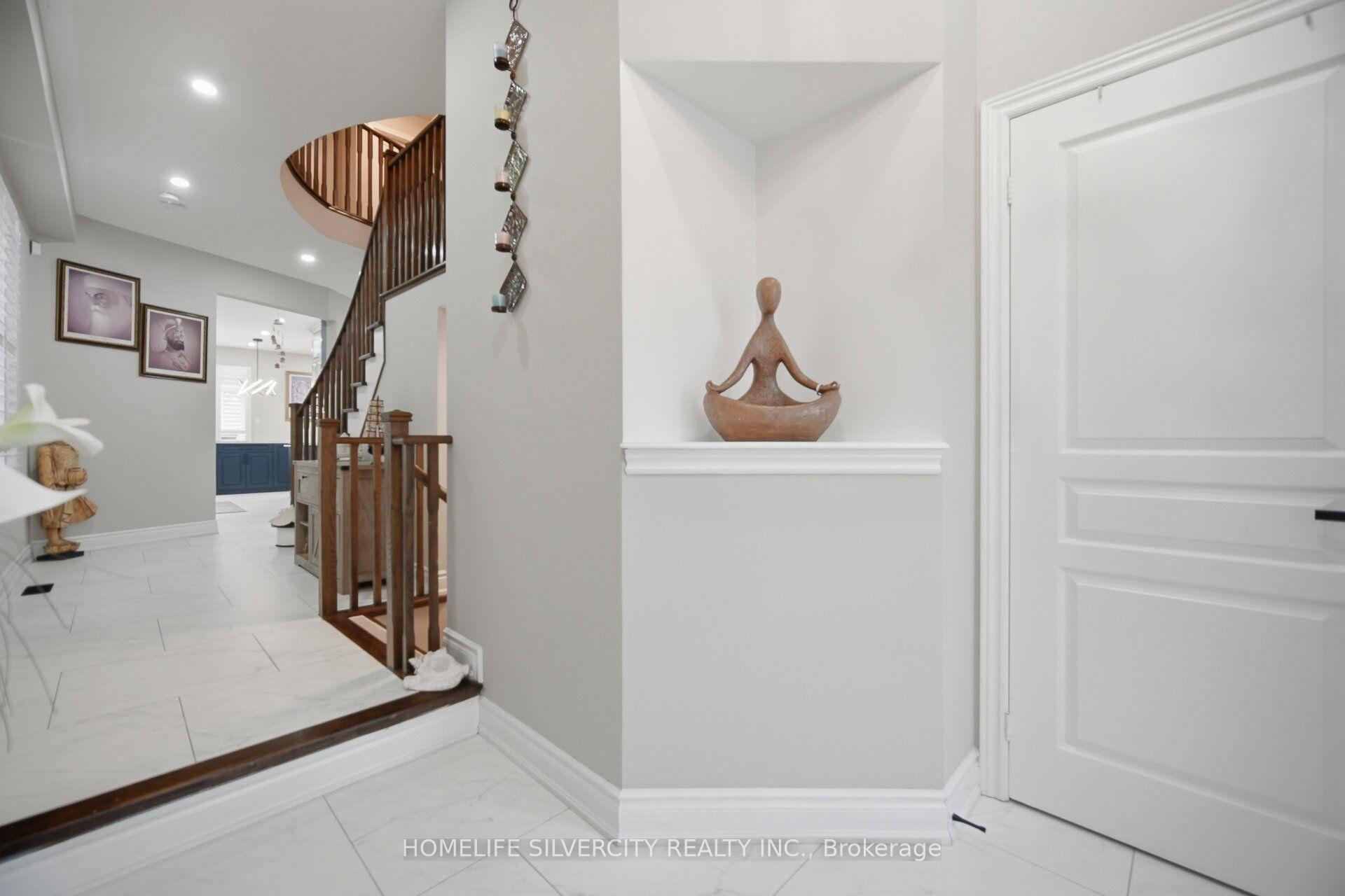 Photo 7 of 11 Swales Crescent, Brampton, Sandringham-Wellington — HOMEH