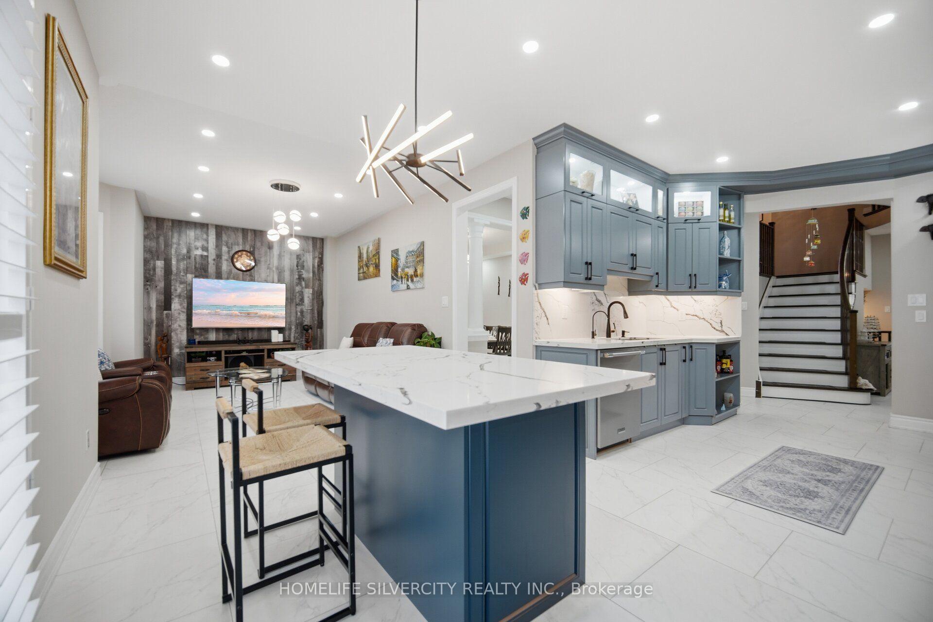 Photo 12 of 11 Swales Crescent, Brampton, Sandringham-Wellington — HOMEH