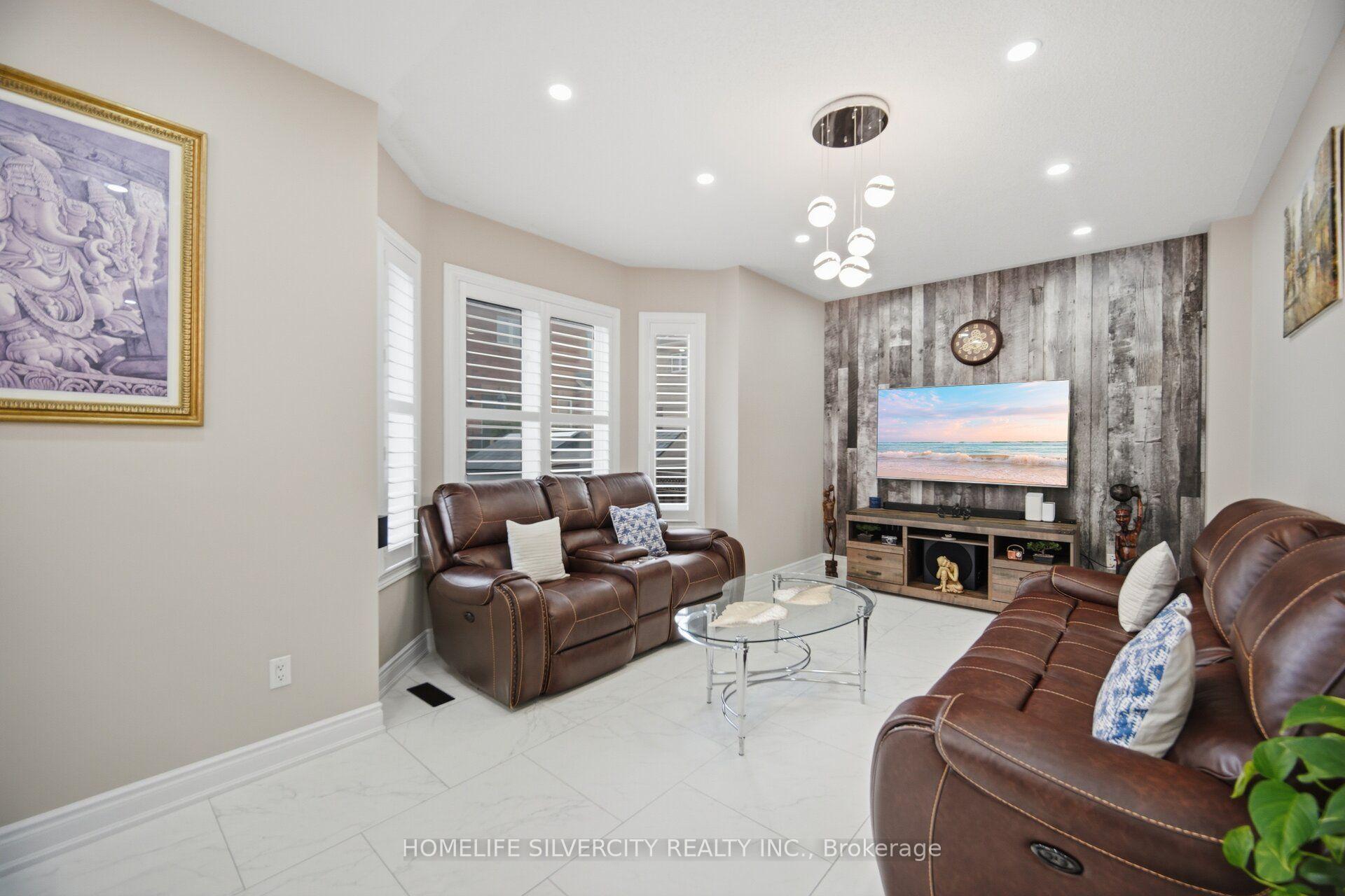 Photo 14 of 11 Swales Crescent, Brampton, Sandringham-Wellington — HOMEH