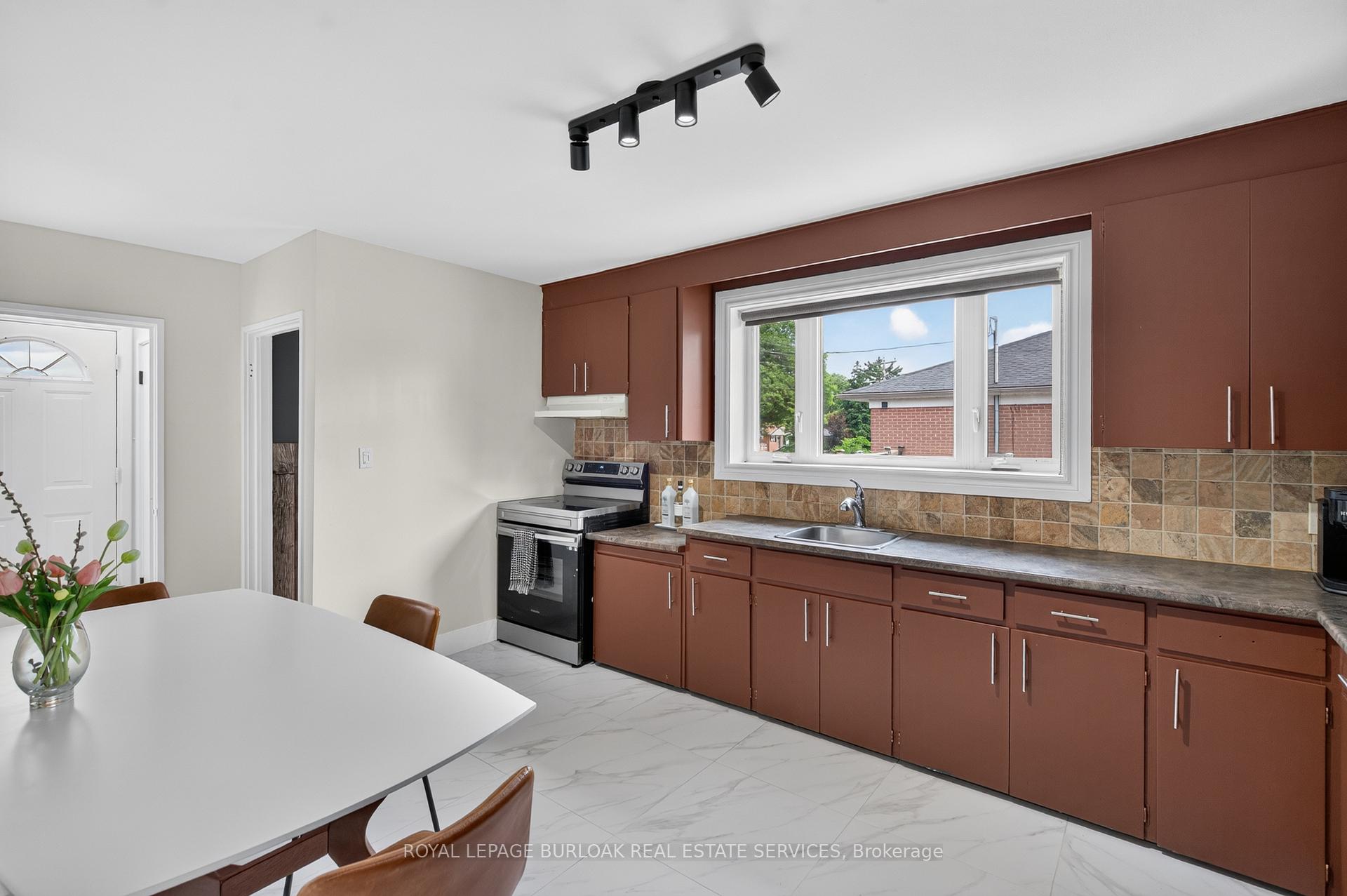 Photo 12 of 236 Hammersmith Court, Burlington, Appleby — HOMEH