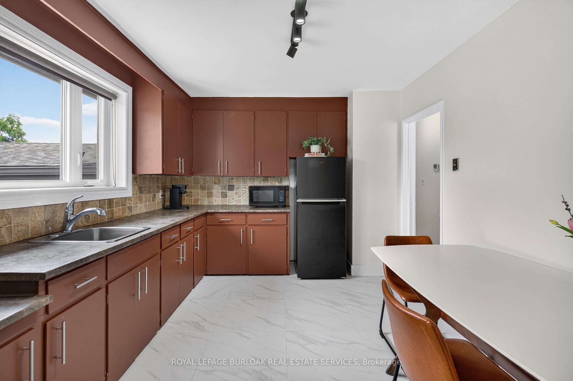 Photo 13 of 236 Hammersmith Court, Burlington, Appleby — HOMEH