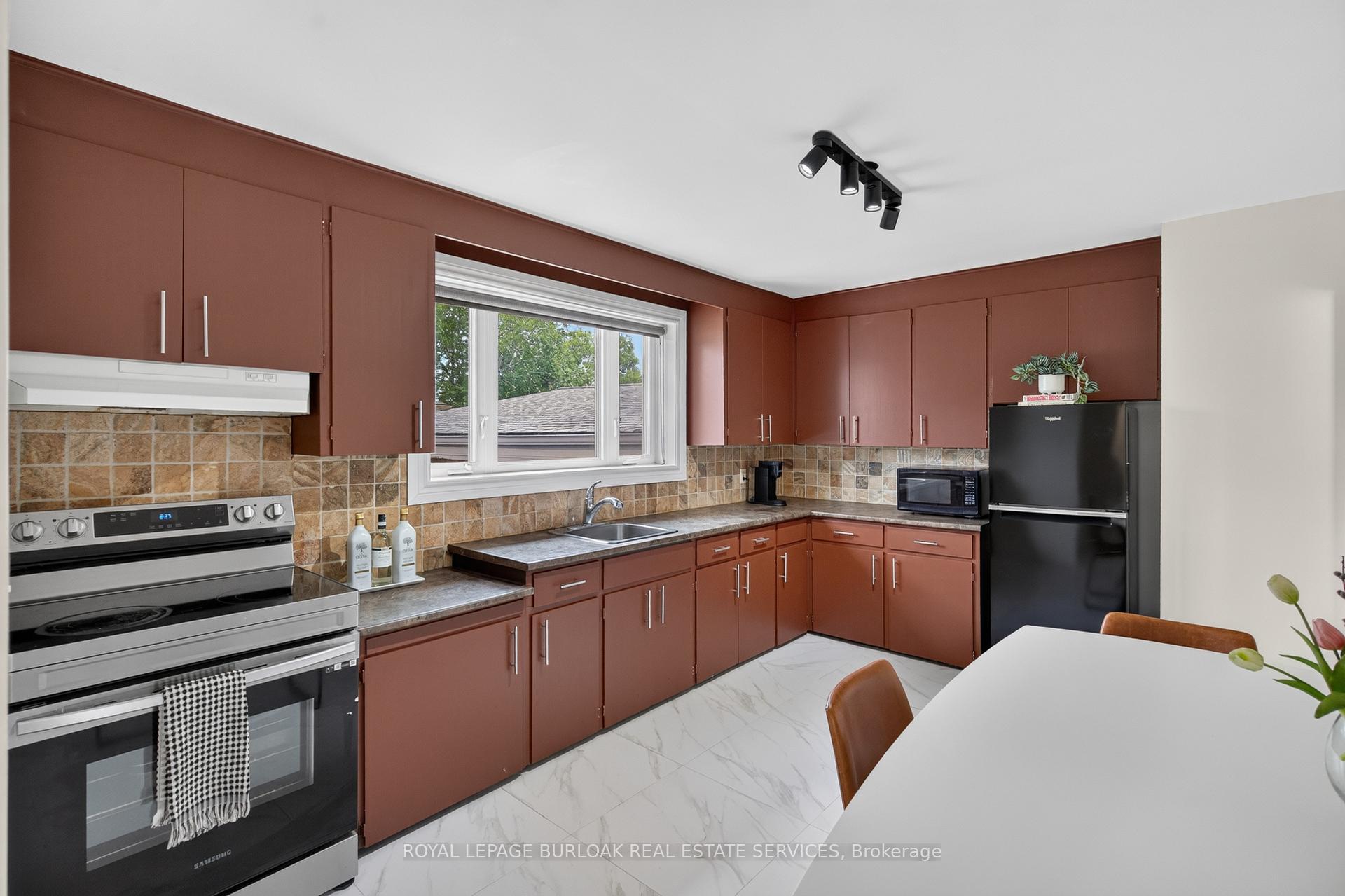 Photo 14 of 236 Hammersmith Court, Burlington, Appleby — HOMEH