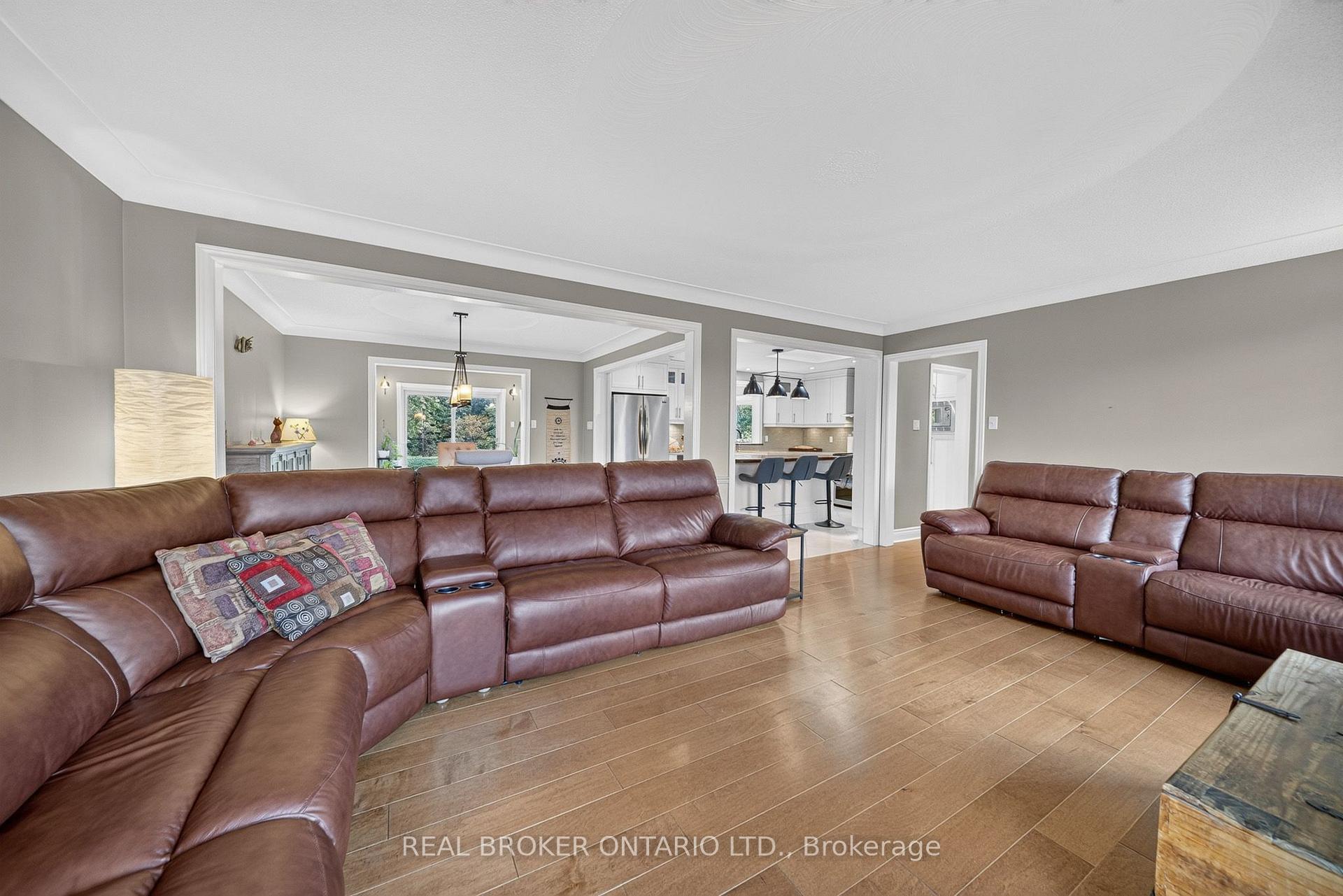 Photo 12 of 4202 Sideroad 1, Burlington, Rural Burlington — HOMEH
