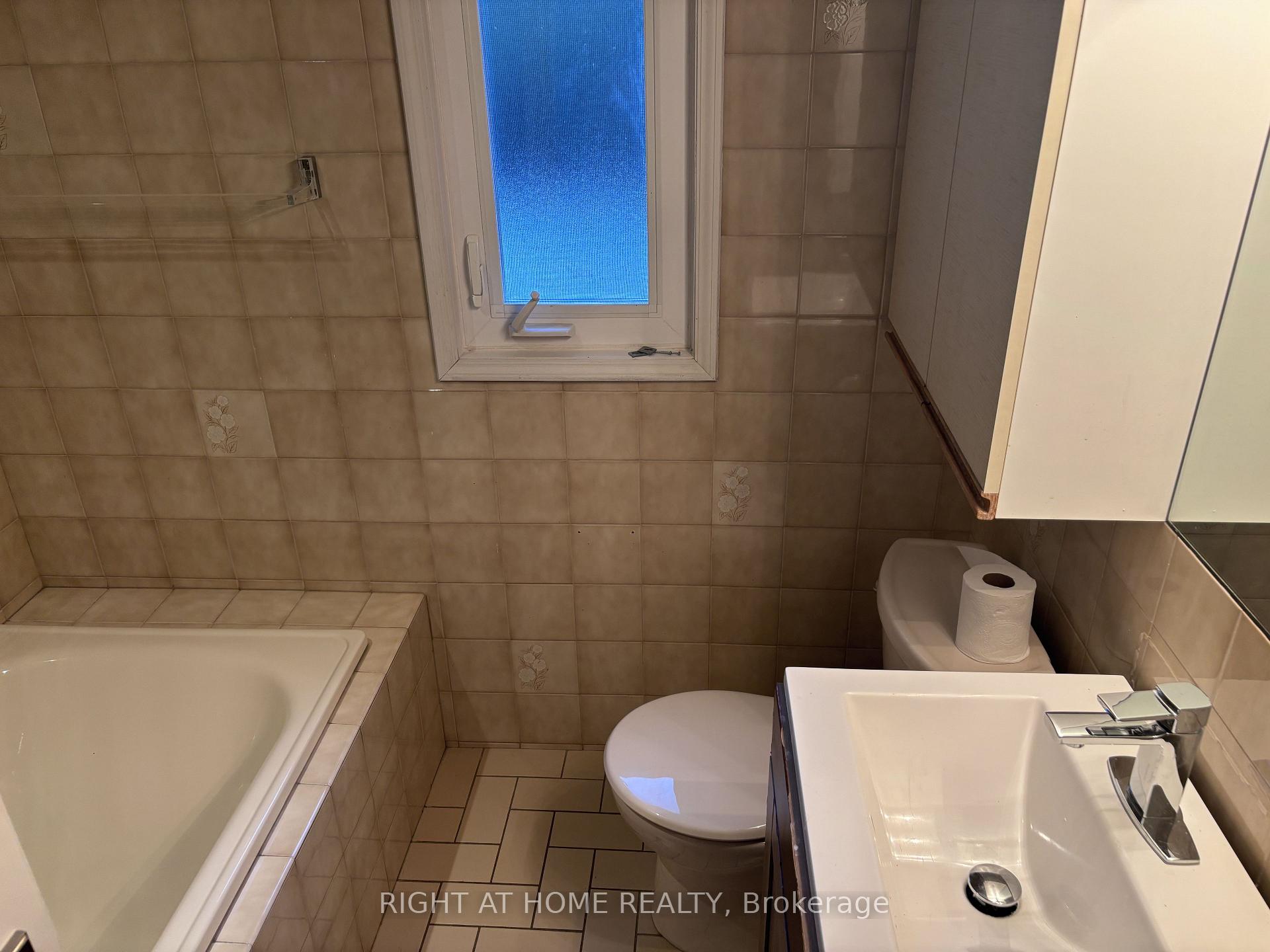 Photo 5 of 60 Brookridge Drive, Scarborough, Bendale — HOMEH