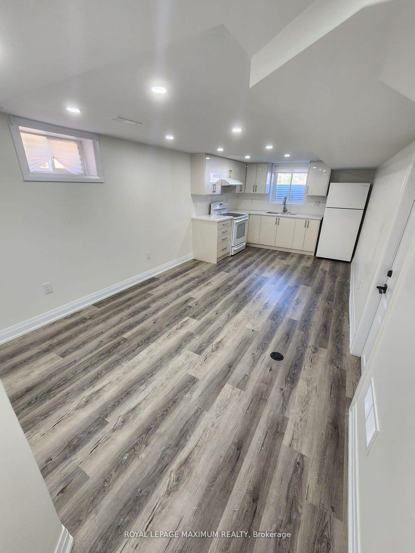 Photo 3 of Unit Upper Level, 8 Lawrence Crescent, Brampton, Bram East — HOMEH