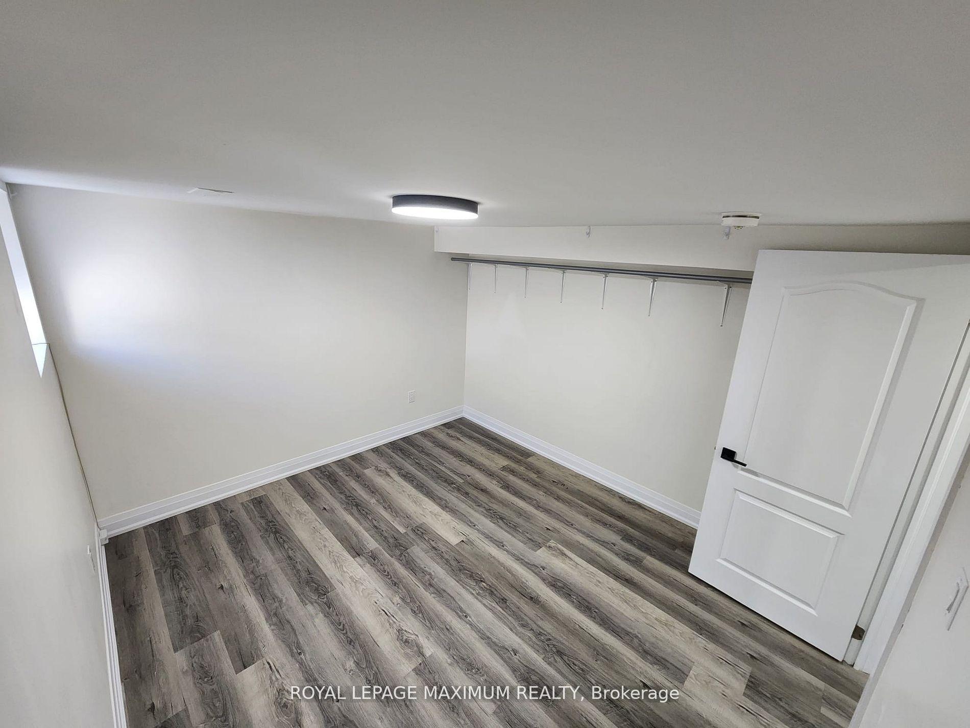Photo 5 of Unit Upper Level, 8 Lawrence Crescent, Brampton, Bram East — HOMEH