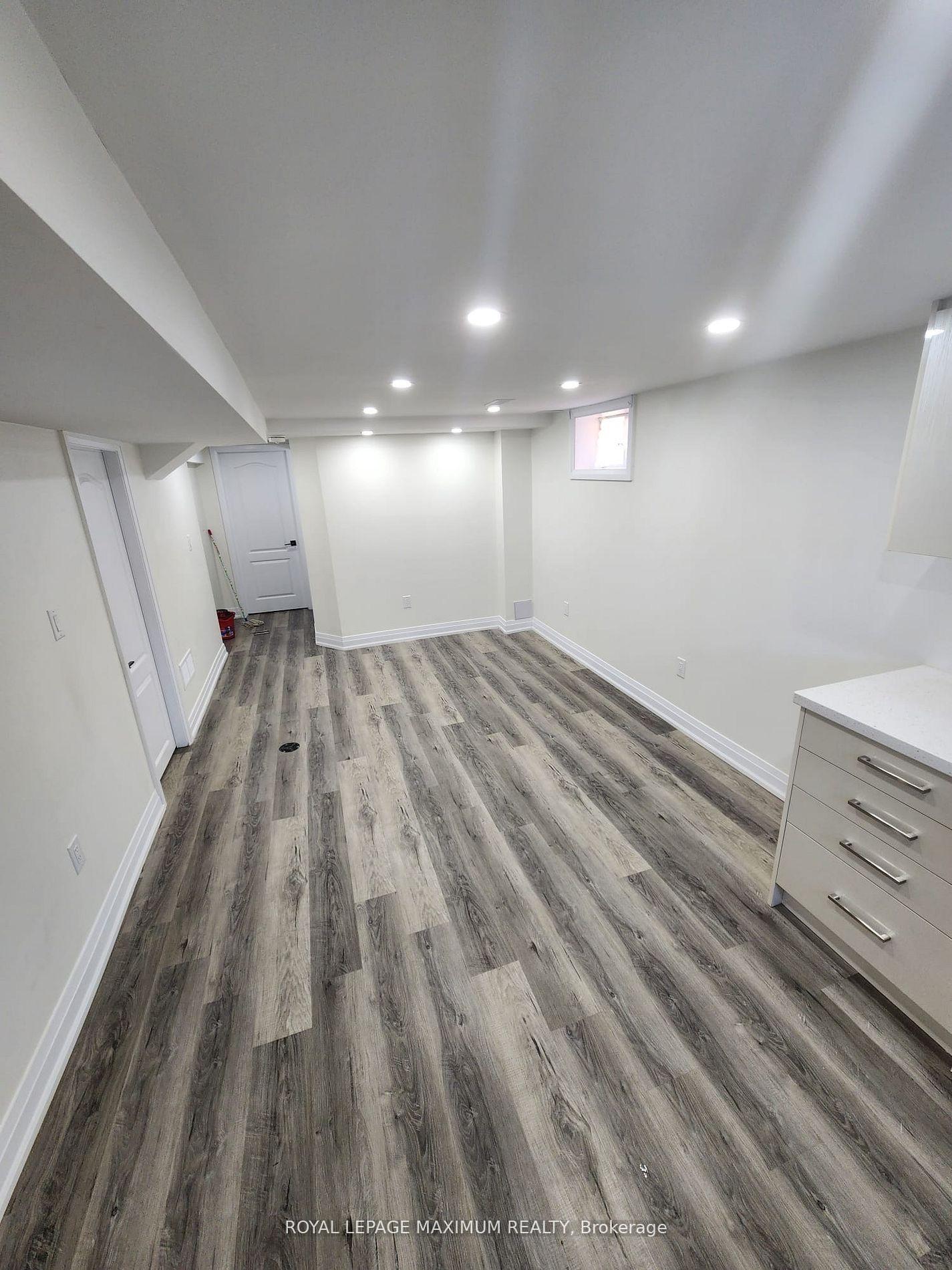 Photo 7 of Unit Upper Level, 8 Lawrence Crescent, Brampton, Bram East — HOMEH