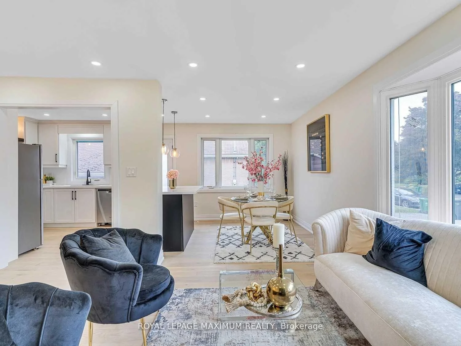 Photo 8 of Unit Upper Level, 8 Lawrence Crescent, Brampton, Bram East — HOMEH
