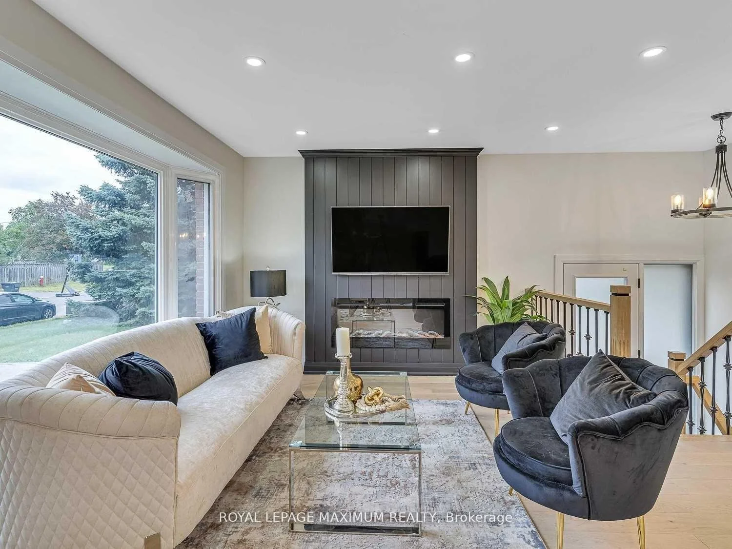 Photo 10 of Unit Upper Level, 8 Lawrence Crescent, Brampton, Bram East — HOMEH