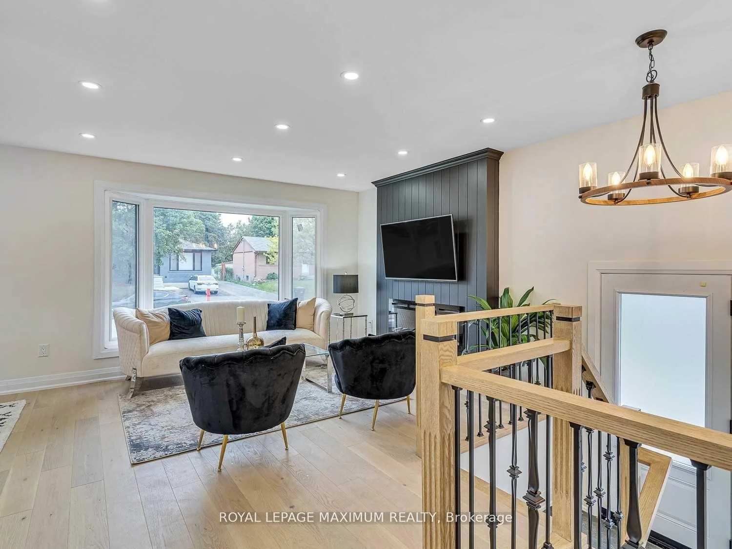Photo 14 of Unit Upper Level, 8 Lawrence Crescent, Brampton, Bram East — HOMEH