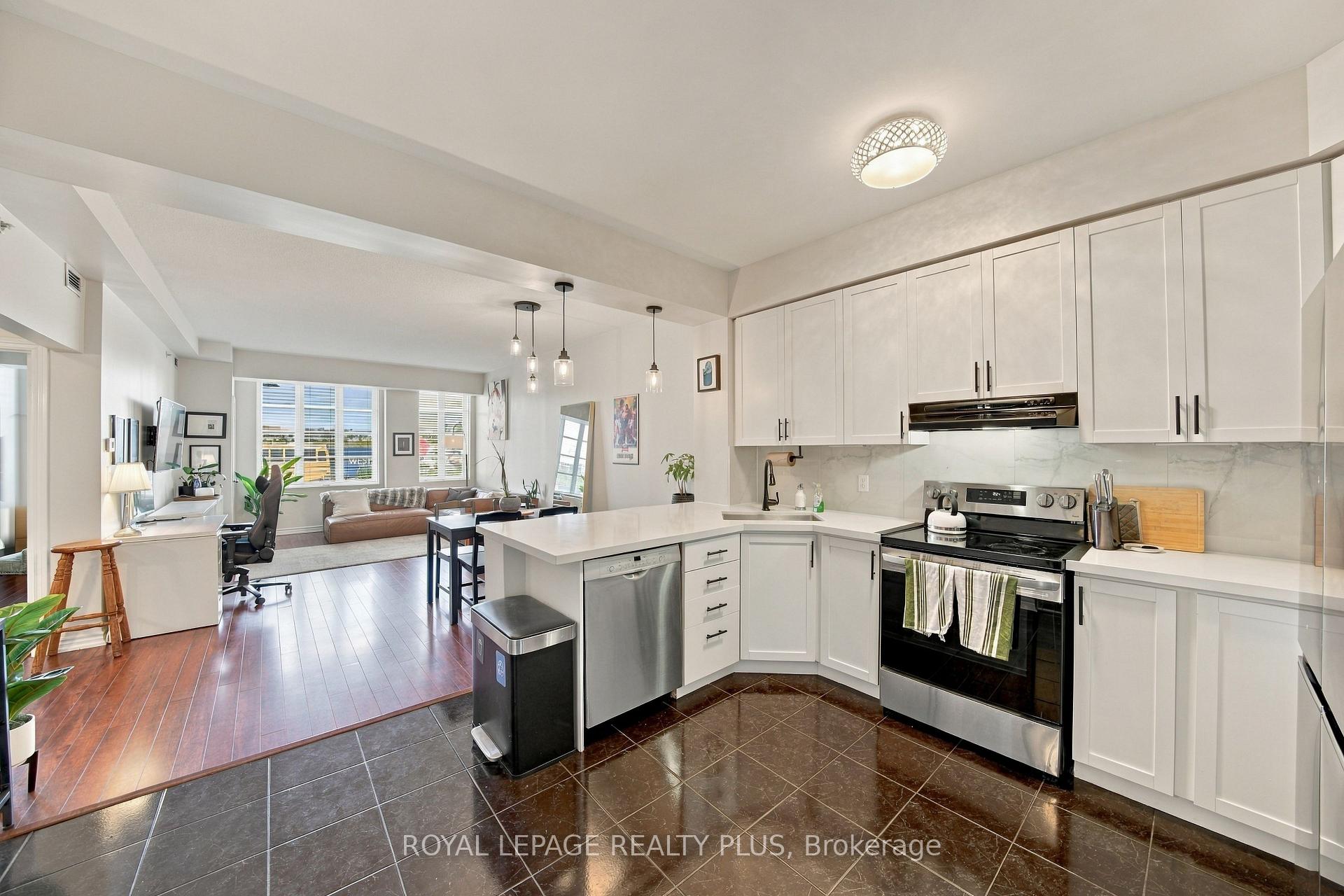 Front of Unit 104, 3531 Lake Shore Boulevard W