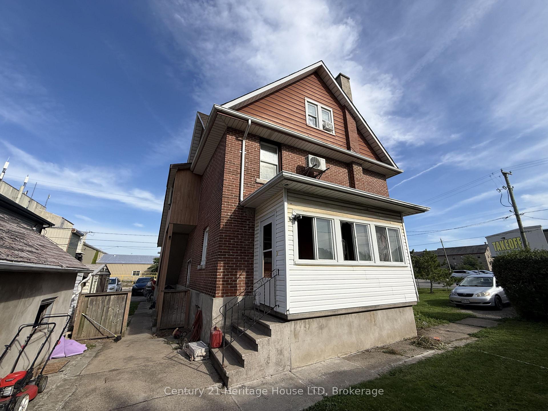 Photo 16 of 31 Pine Street N, Thorold, Thorold Downtown — HOMEH