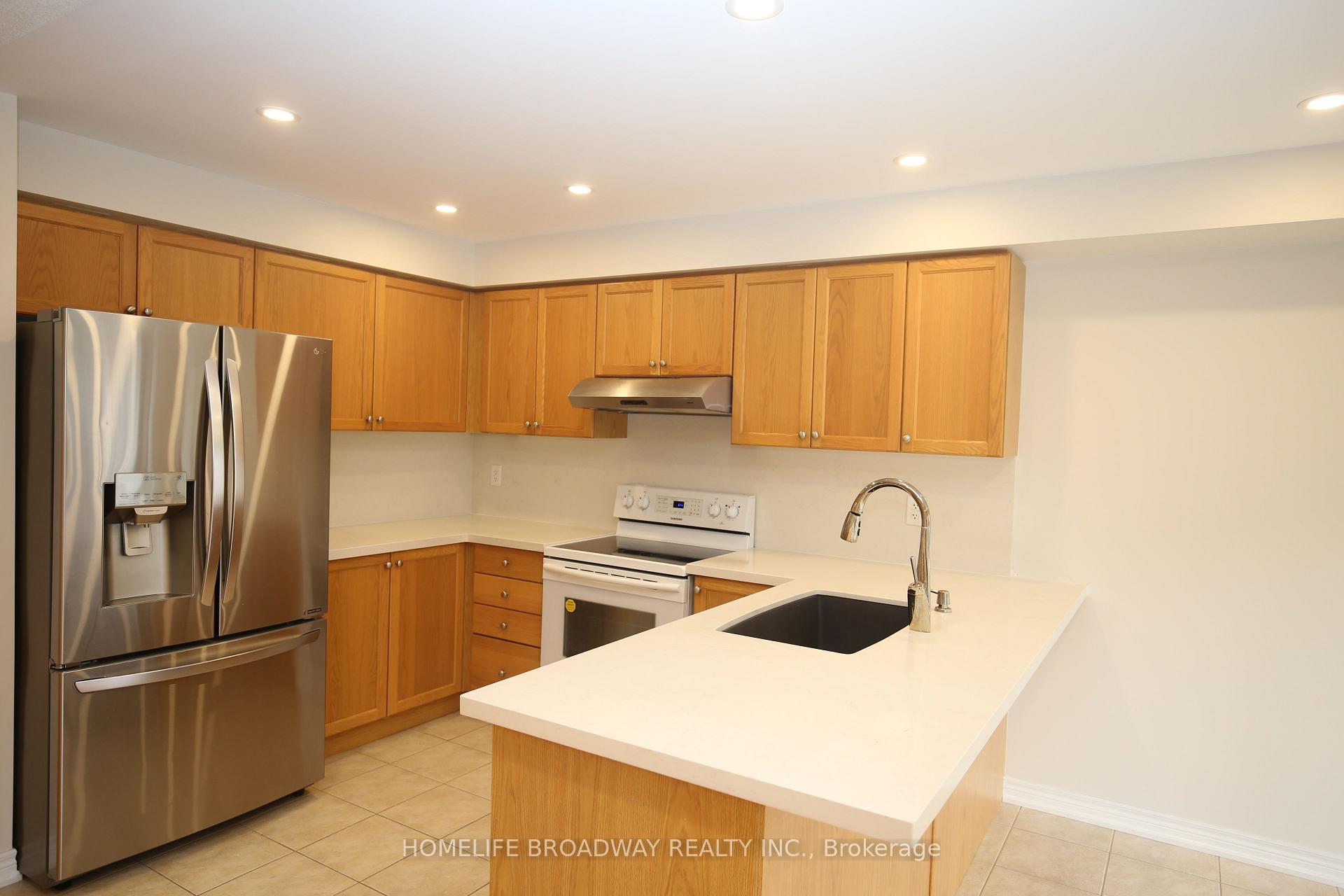 Photo 5 of 21 Barli Crescent, Vaughan, Patterson — HOMEH