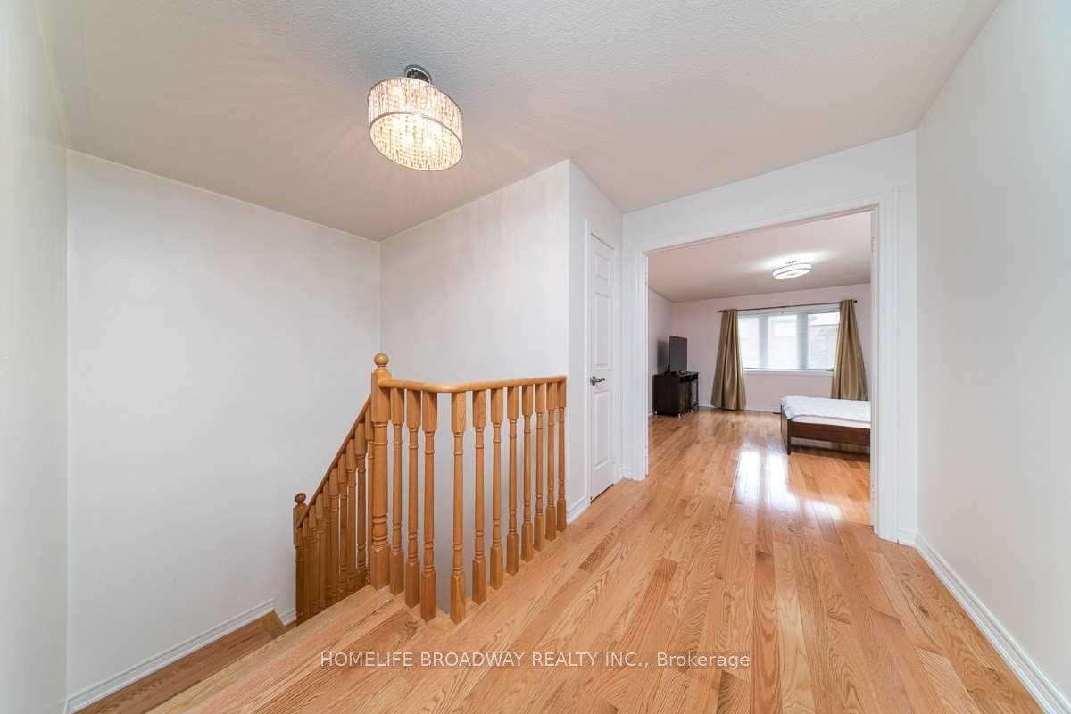 Photo 6 of 21 Barli Crescent, Vaughan, Patterson — HOMEH