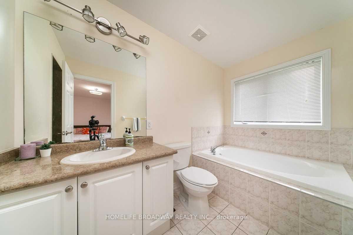 Photo 8 of 21 Barli Crescent, Vaughan, Patterson — HOMEH