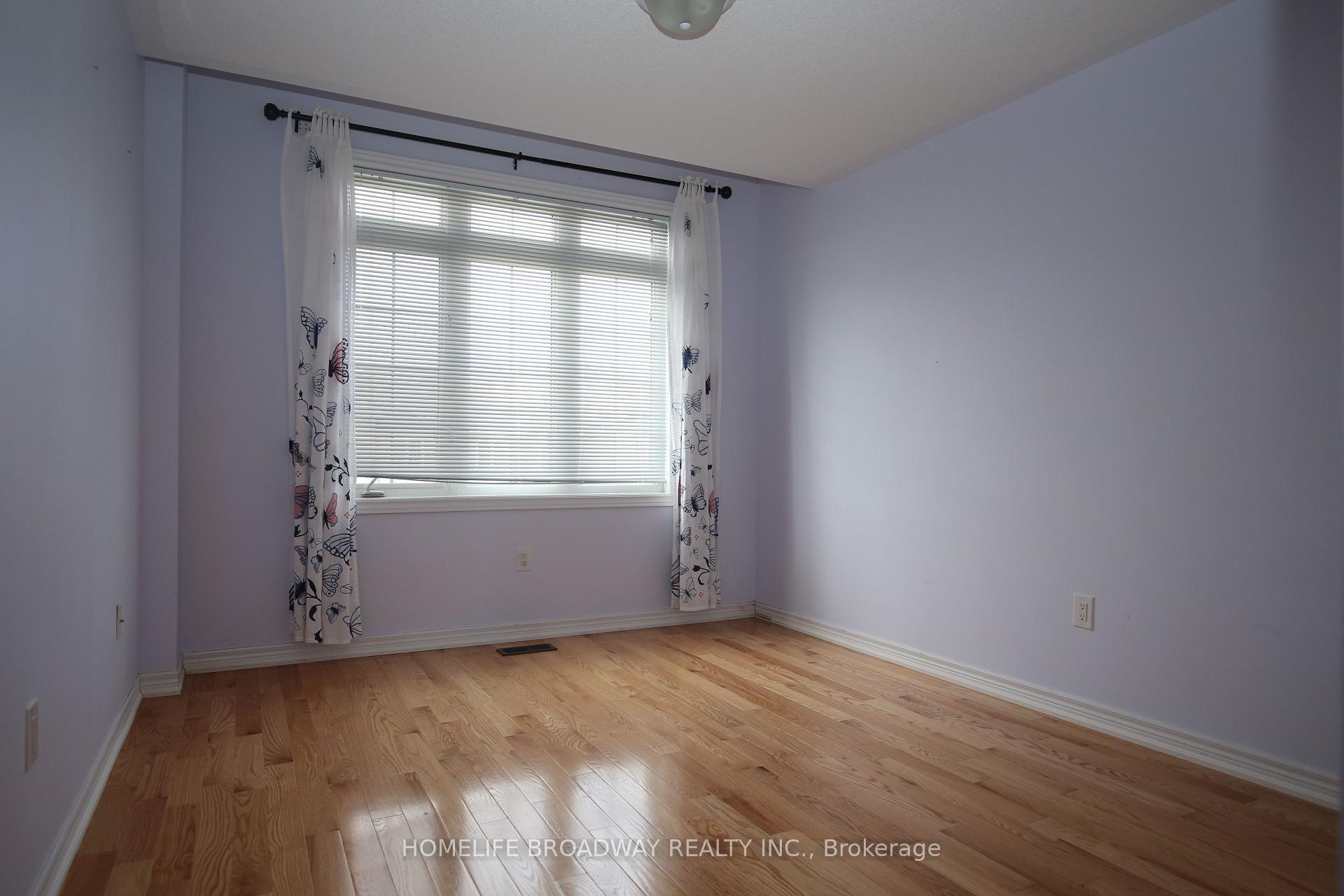 Photo 9 of 21 Barli Crescent, Vaughan, Patterson — HOMEH