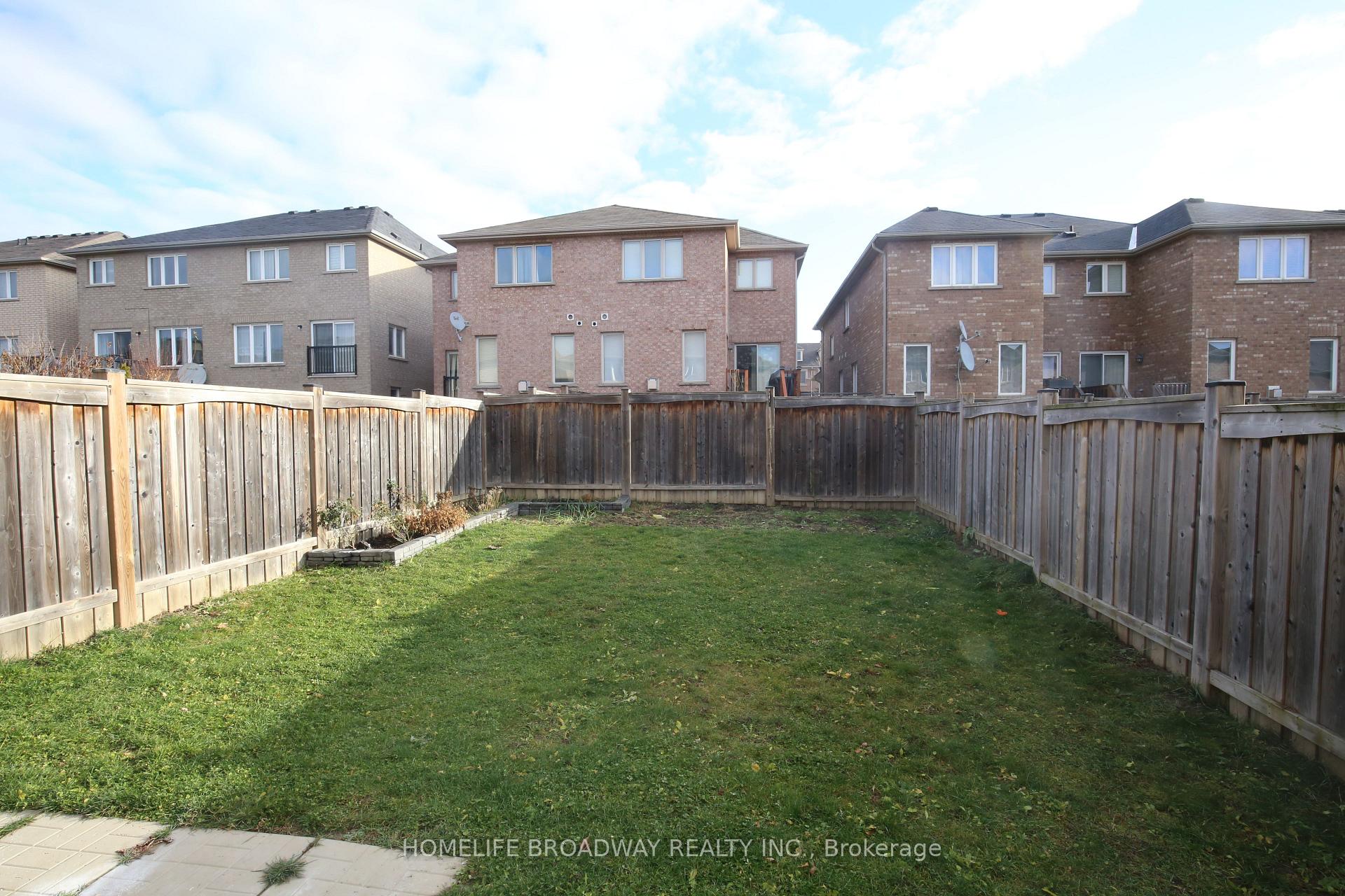 Photo 10 of 21 Barli Crescent, Vaughan, Patterson — HOMEH