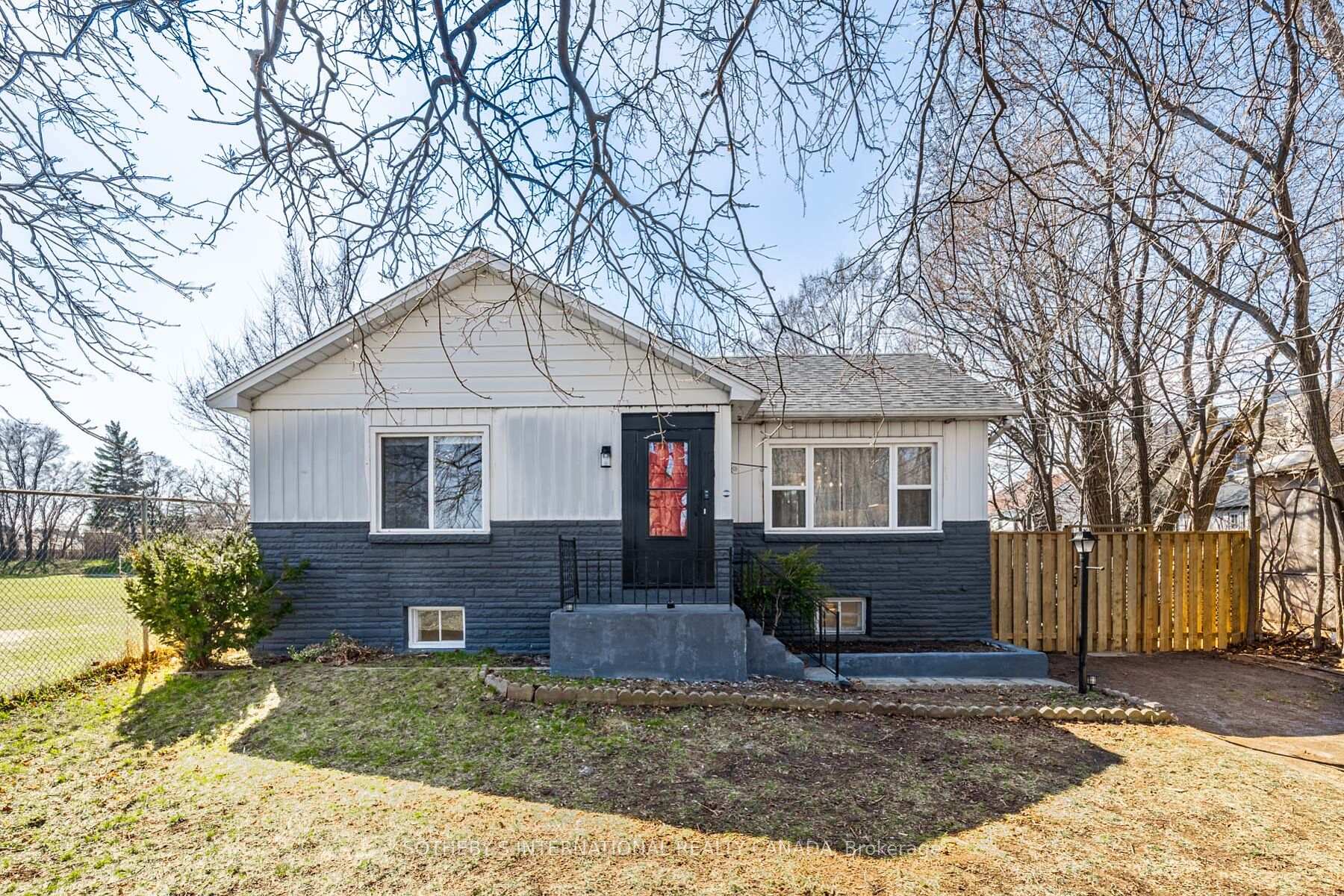 Photo 2 of 4075A Lawrence Avenue E, Scarborough, West Hill — HOMEH