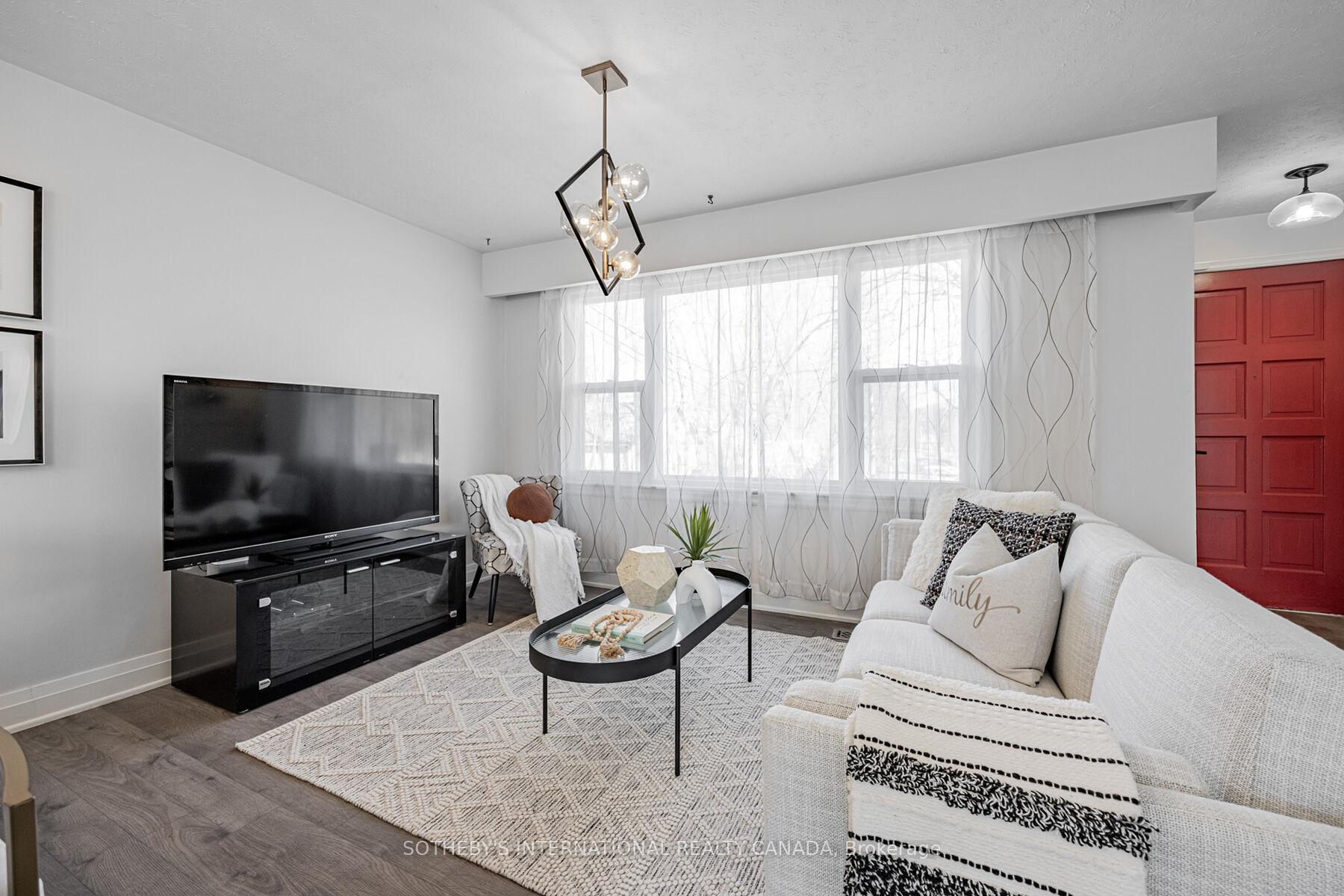 Photo 5 of 4075A Lawrence Avenue E, Scarborough, West Hill — HOMEH
