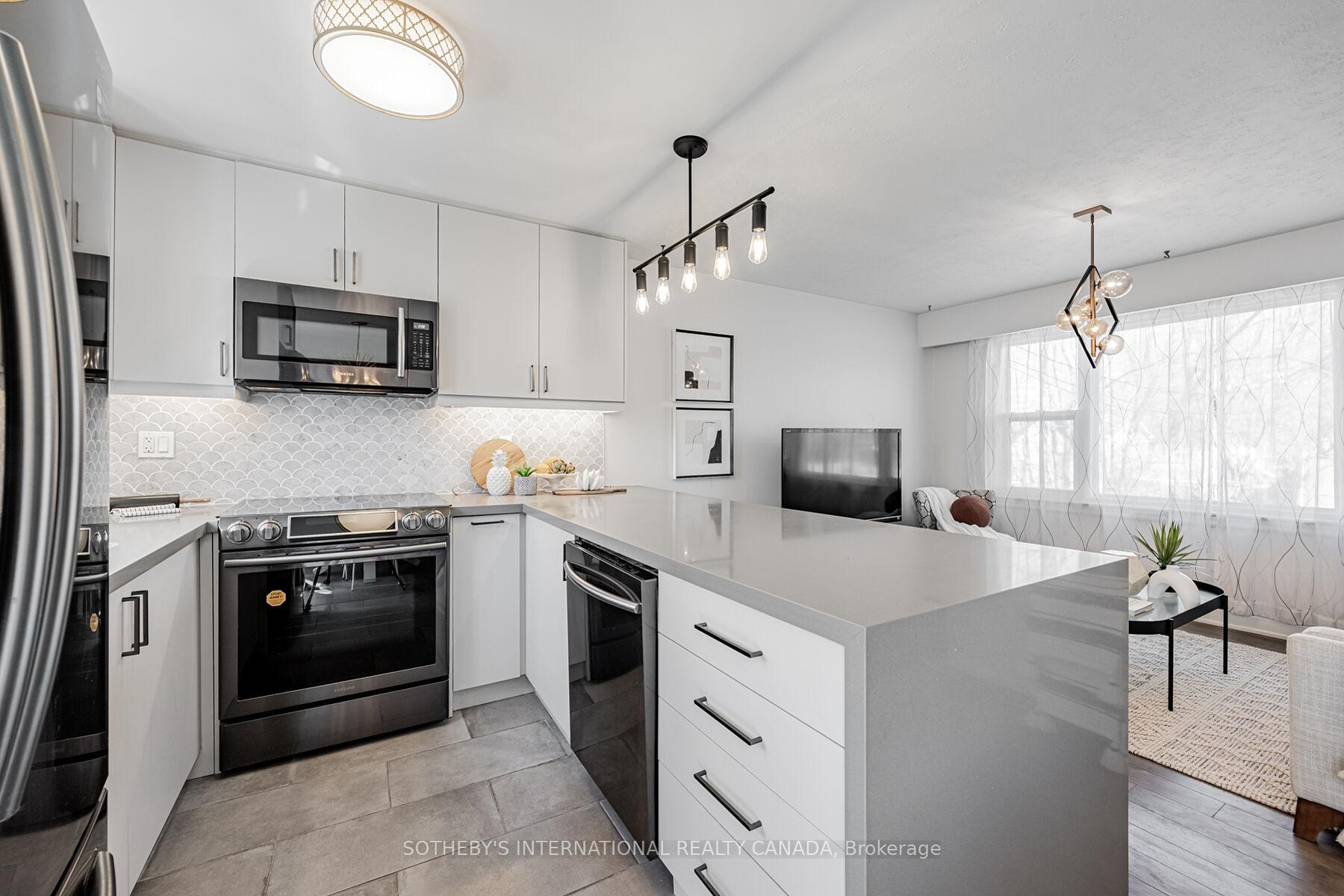 Photo 10 of 4075A Lawrence Avenue E, Scarborough, West Hill — HOMEH