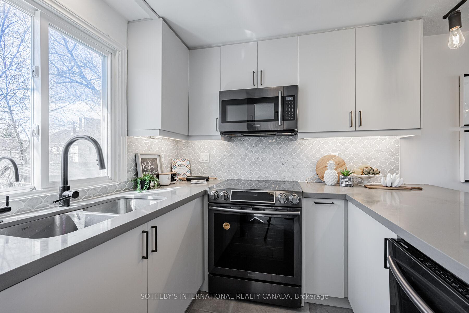 Photo 11 of 4075A Lawrence Avenue E, Scarborough, West Hill — HOMEH