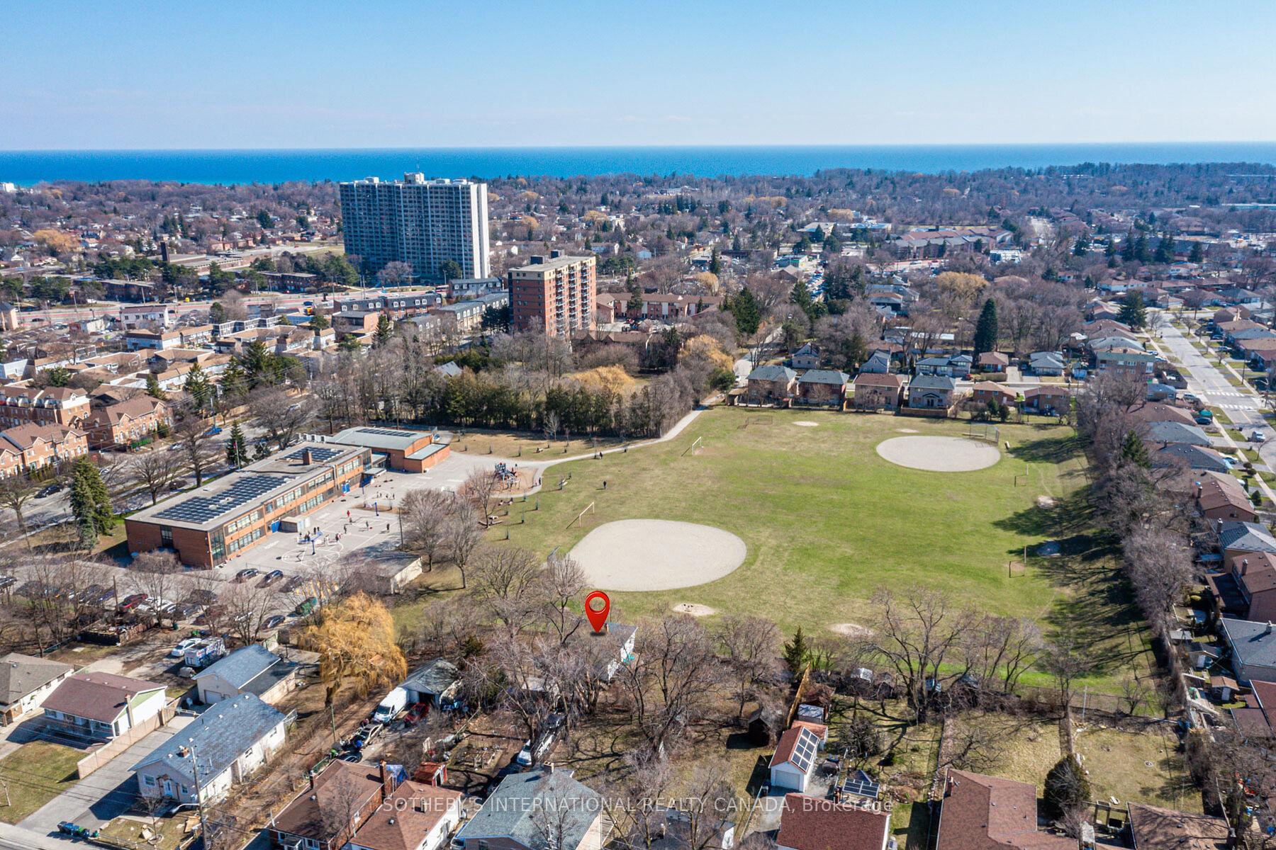 Photo 25 of 4075A Lawrence Avenue E, Scarborough, West Hill — HOMEH