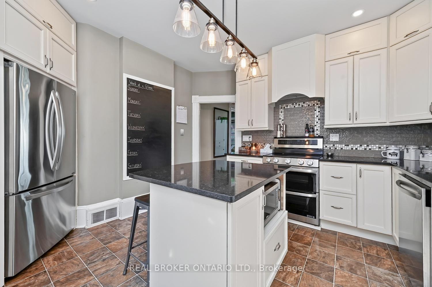 Photo 17 of 27 Abel Street, Smiths Falls, Smiths Falls — HOMEH