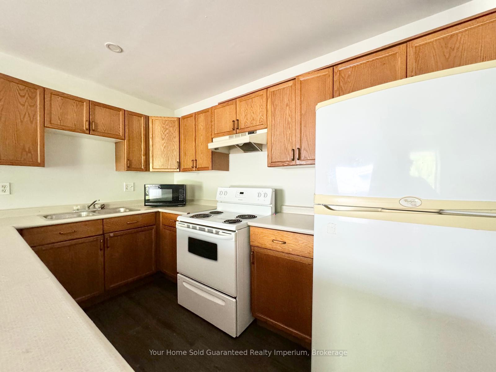 Photo 2 of Unit Upper (B), 59 Queenston Street, St. Catharines, E. Chester — HOMEH