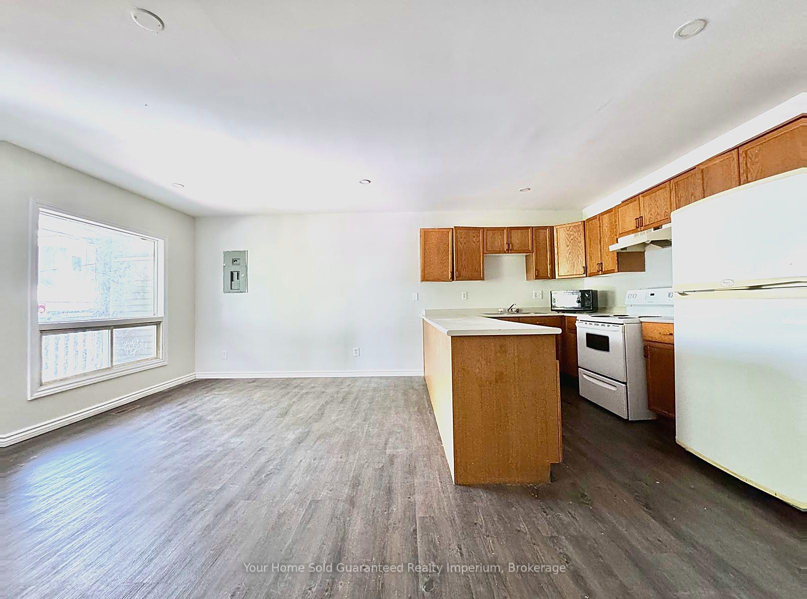 Photo 3 of Unit Upper (B), 59 Queenston Street, St. Catharines, E. Chester — HOMEH