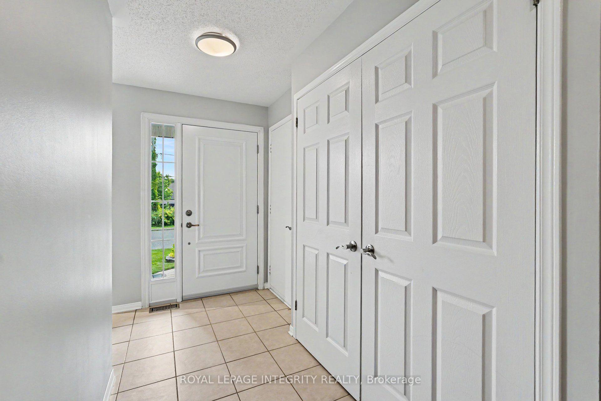 Photo 3 of 50 Baypointe Crescent, Ottawa, Barrhaven East — HOMEH