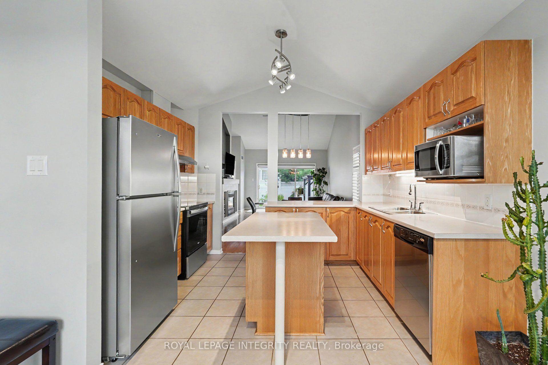 Photo 4 of 50 Baypointe Crescent, Ottawa, Barrhaven East — HOMEH