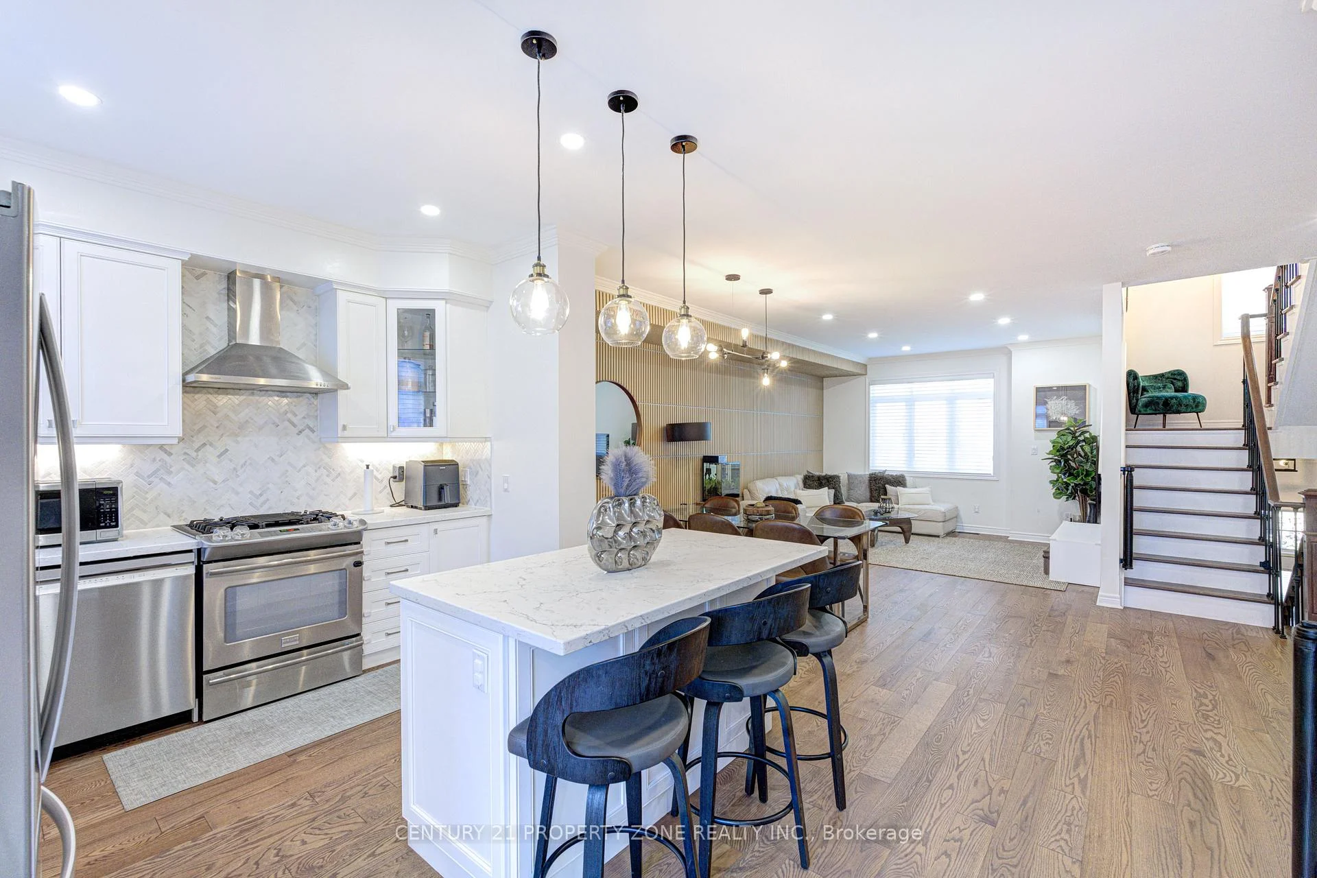Photo 23 of 89 Milton Street, Etobicoke, Mimico — HOMEH