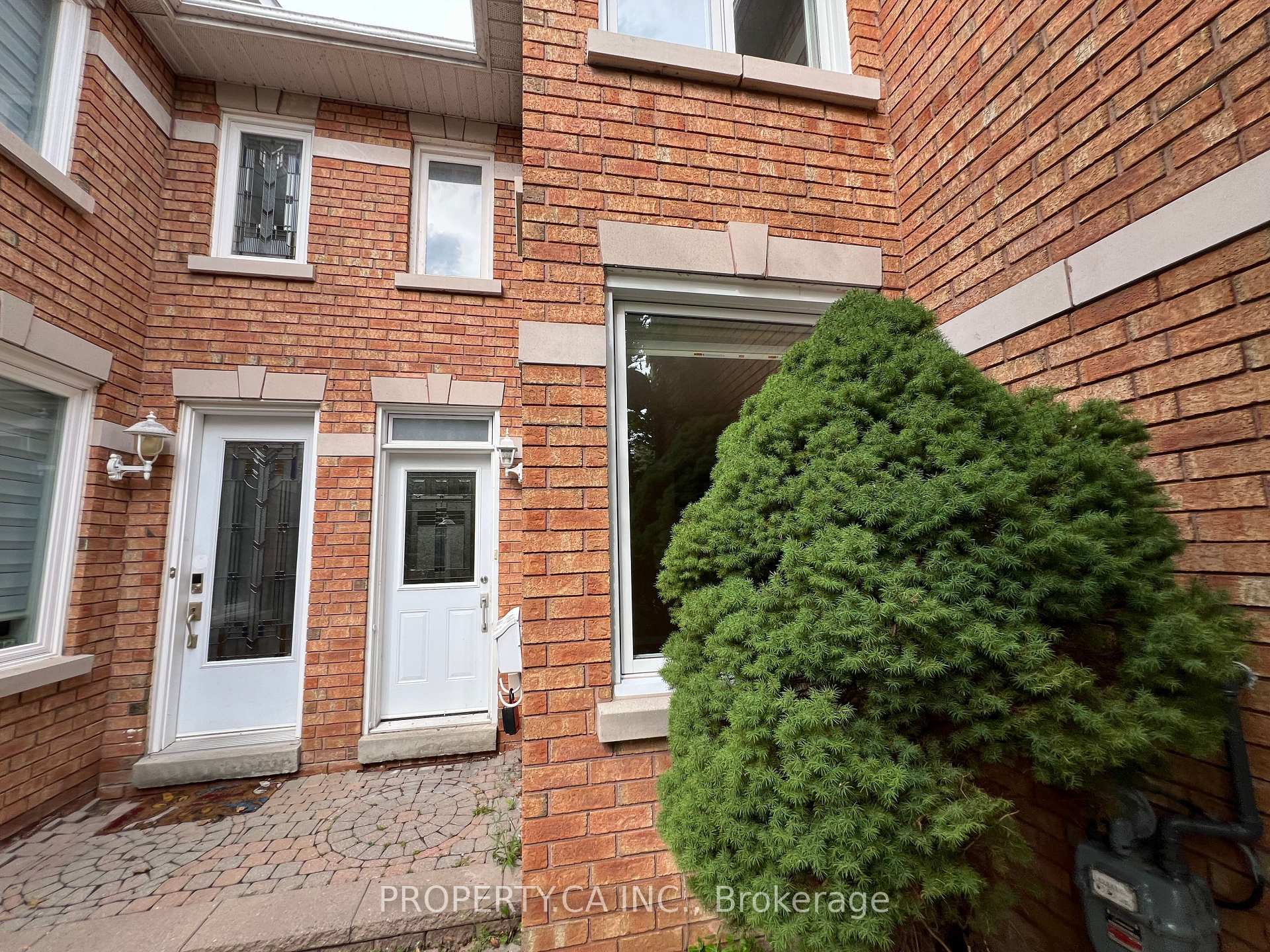 Photo 10 of 32 Brownstone Circle, Vaughan, Crestwood-Springfarm-Yorkhill — HOMEH