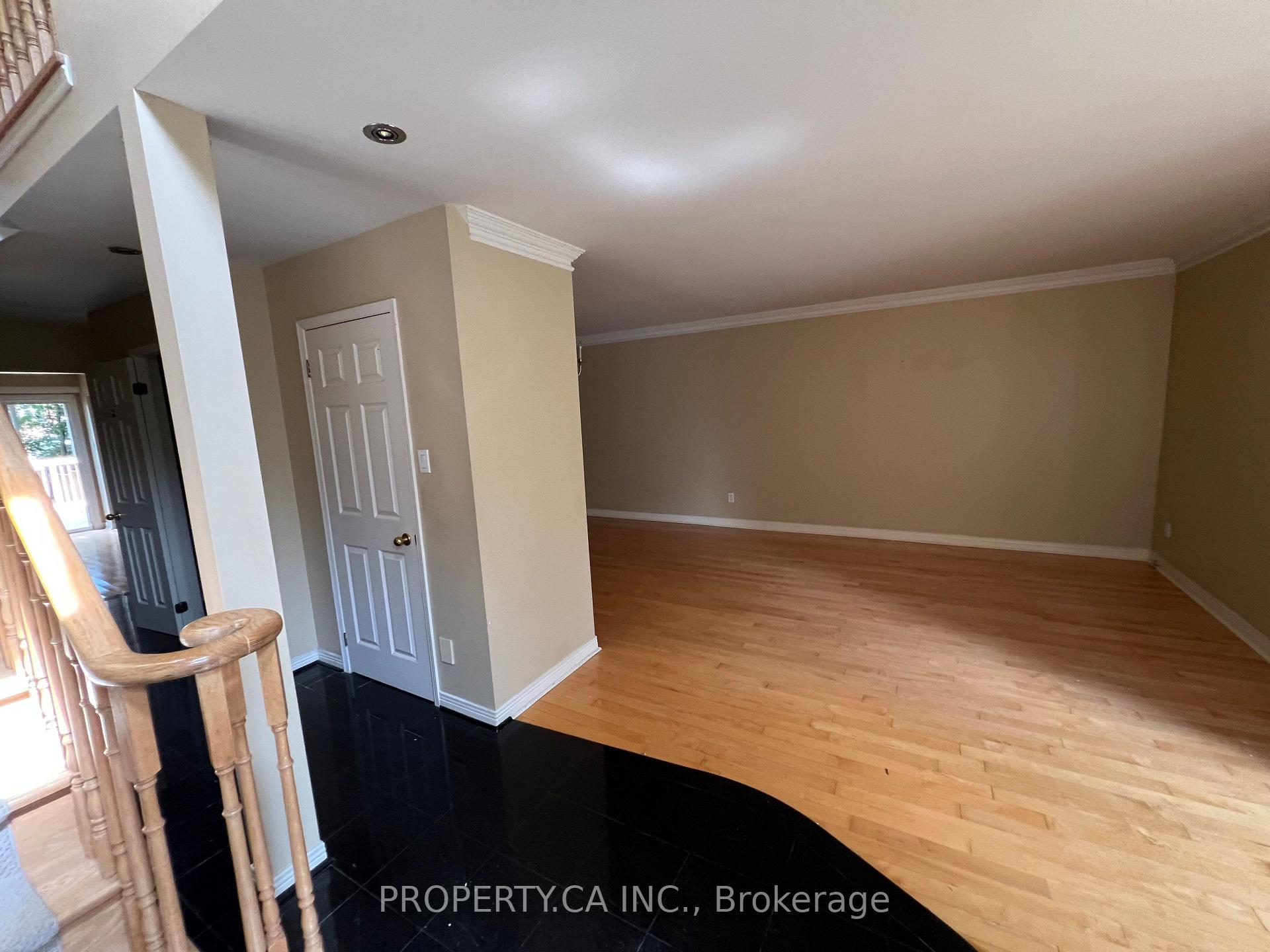 Photo 16 of 32 Brownstone Circle, Vaughan, Crestwood-Springfarm-Yorkhill — HOMEH