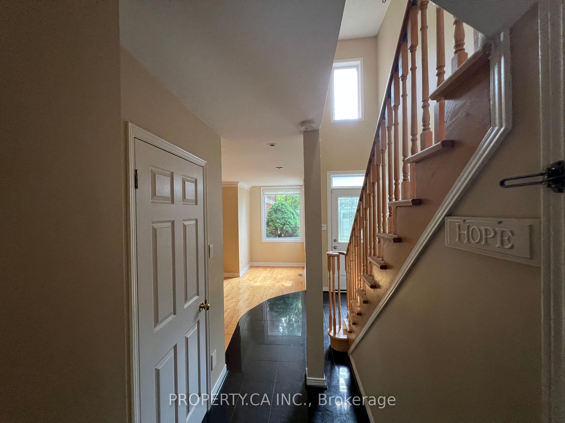 Photo 20 of 32 Brownstone Circle, Vaughan, Crestwood-Springfarm-Yorkhill — HOMEH