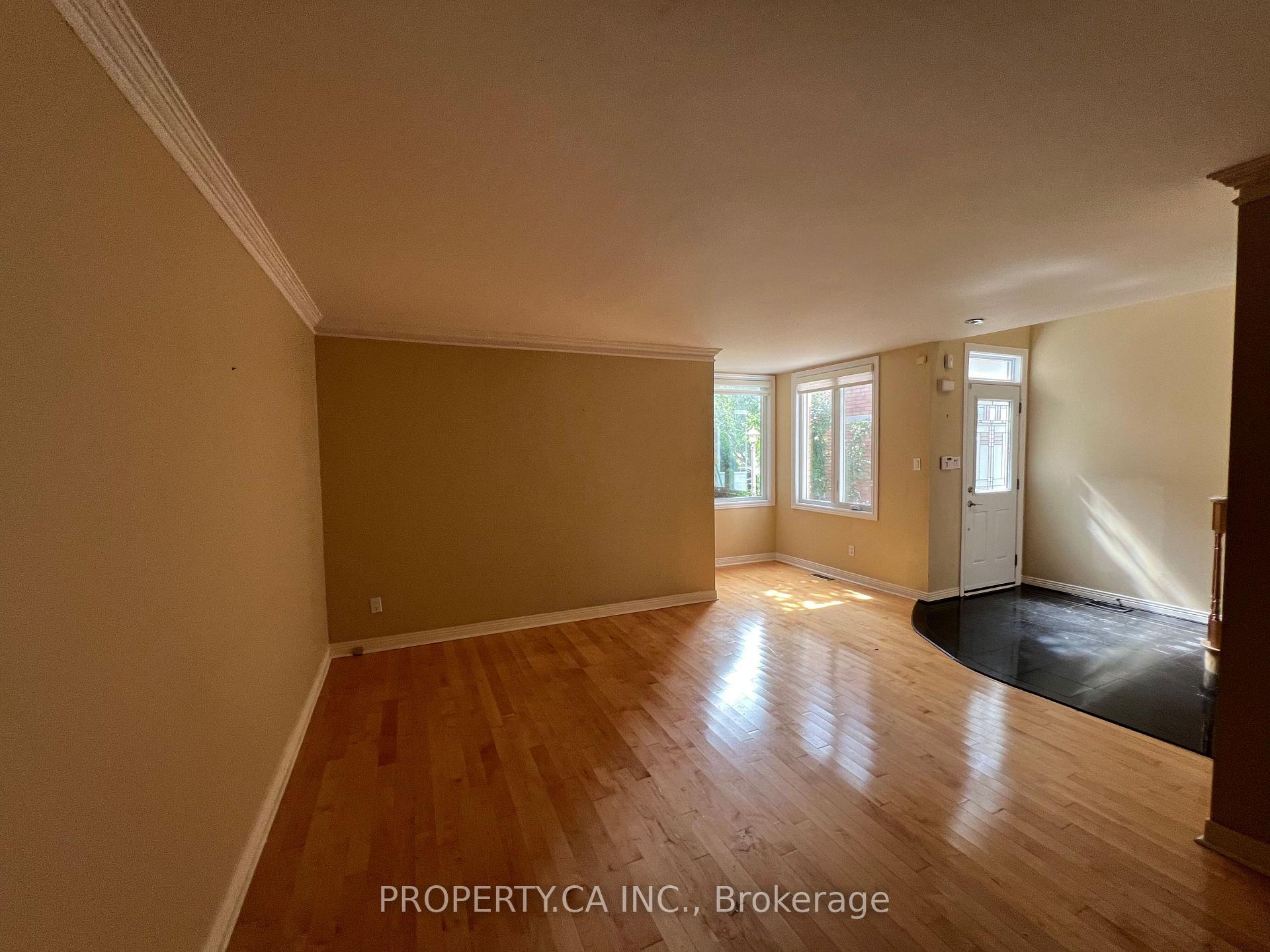 Photo 24 of 32 Brownstone Circle, Vaughan, Crestwood-Springfarm-Yorkhill — HOMEH