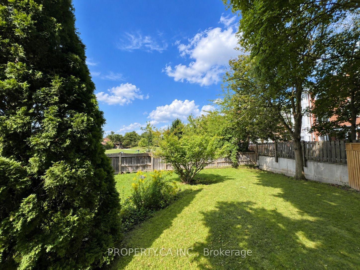 Photo 34 of 32 Brownstone Circle, Vaughan, Crestwood-Springfarm-Yorkhill — HOMEH
